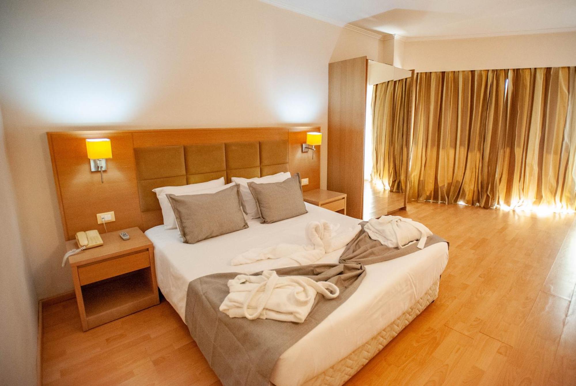 Tweepersoonskamer met 1 of 2 Bedden en Uitzicht op Zee