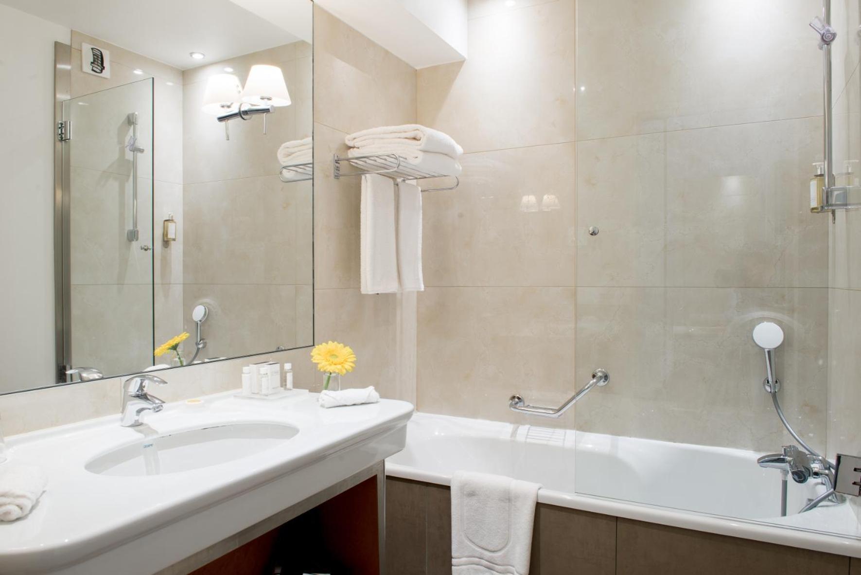 Classic Queen Room Spa Access Reservation Needed,1716982764:JPEG