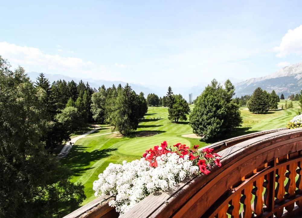 Deluxe Double Room with Golf Court View