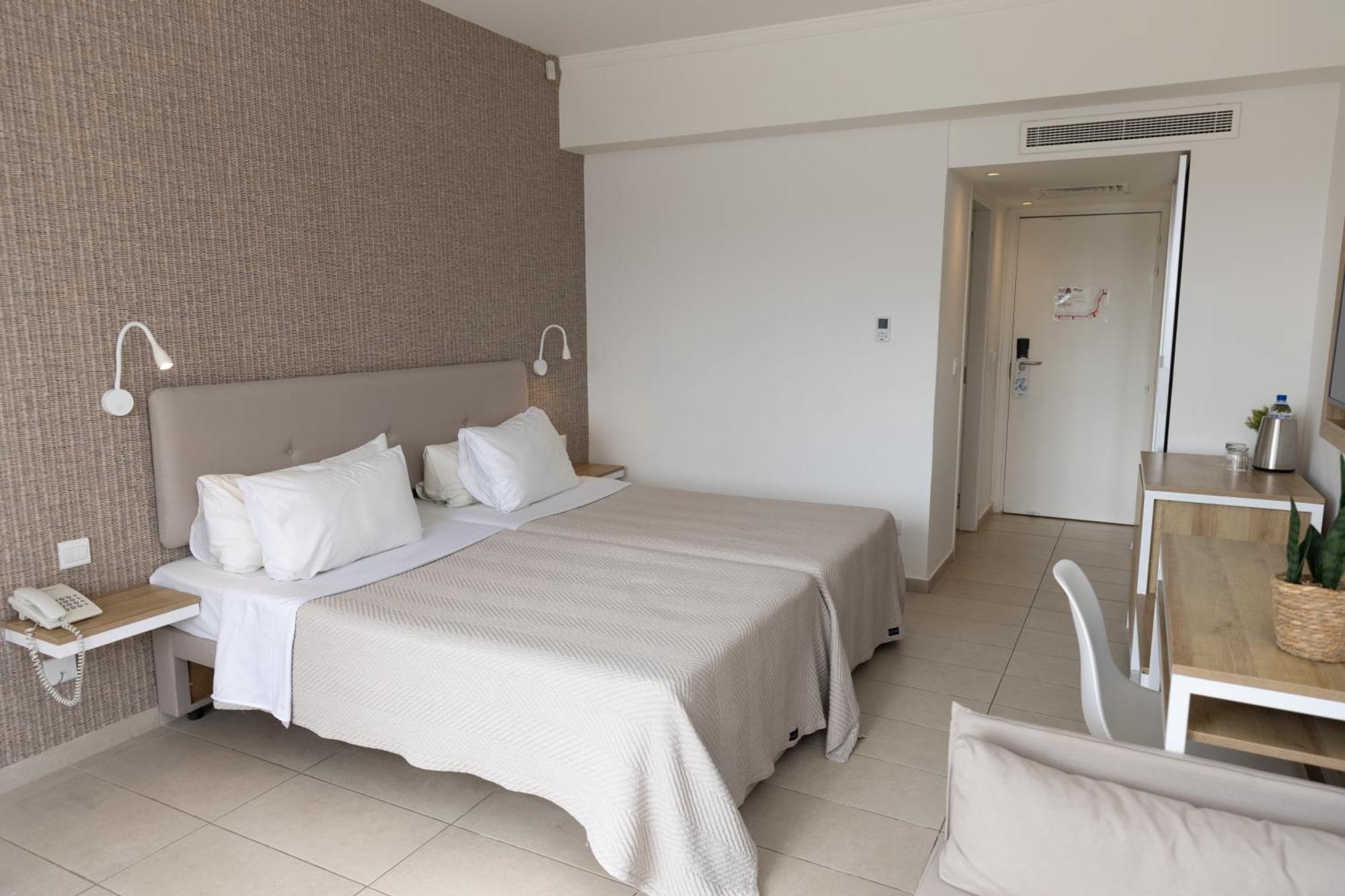 Standard Room with Partial Sea View,1653530662:JPEG