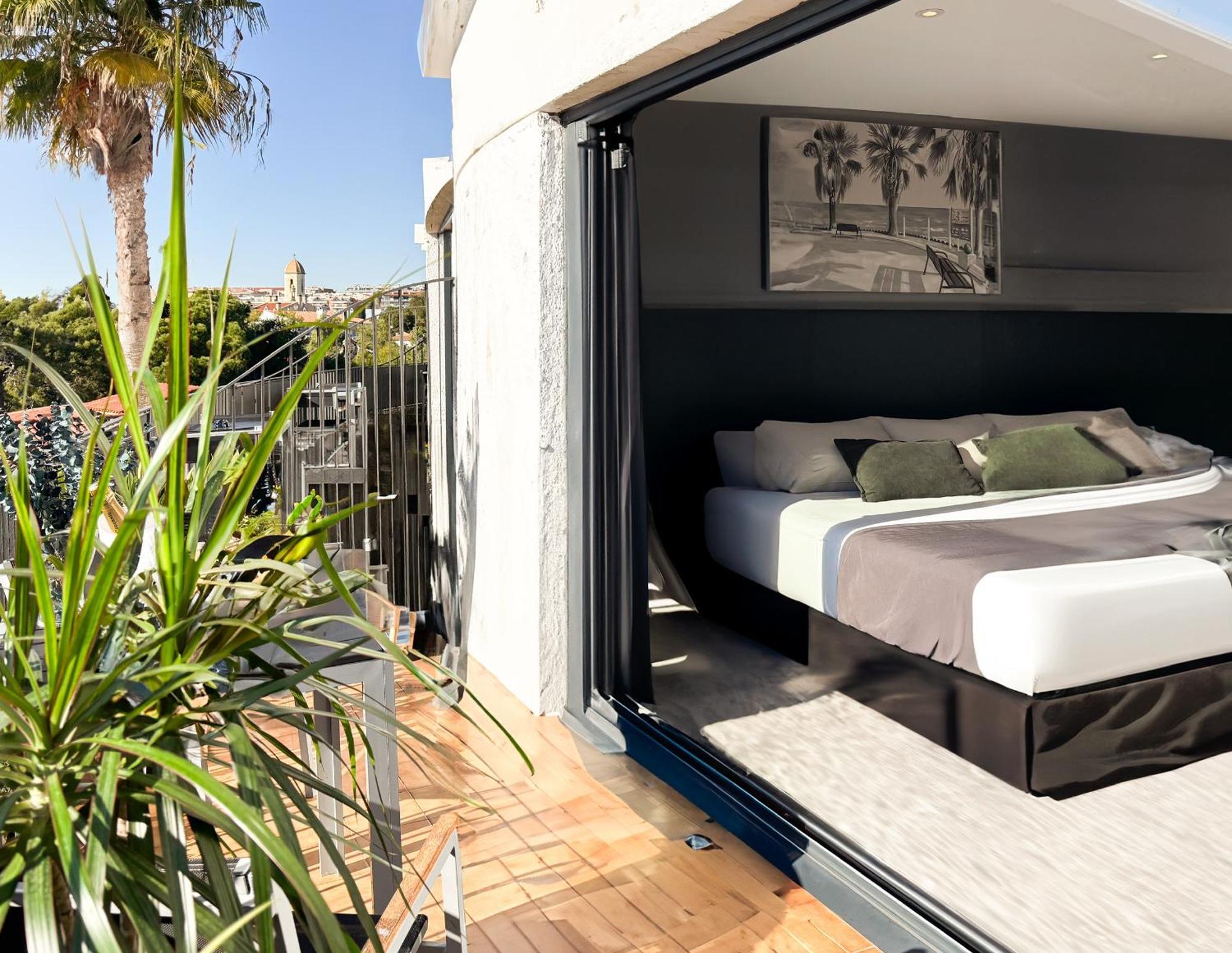Deluxe Double Room with Bath,1688819039:JPEG