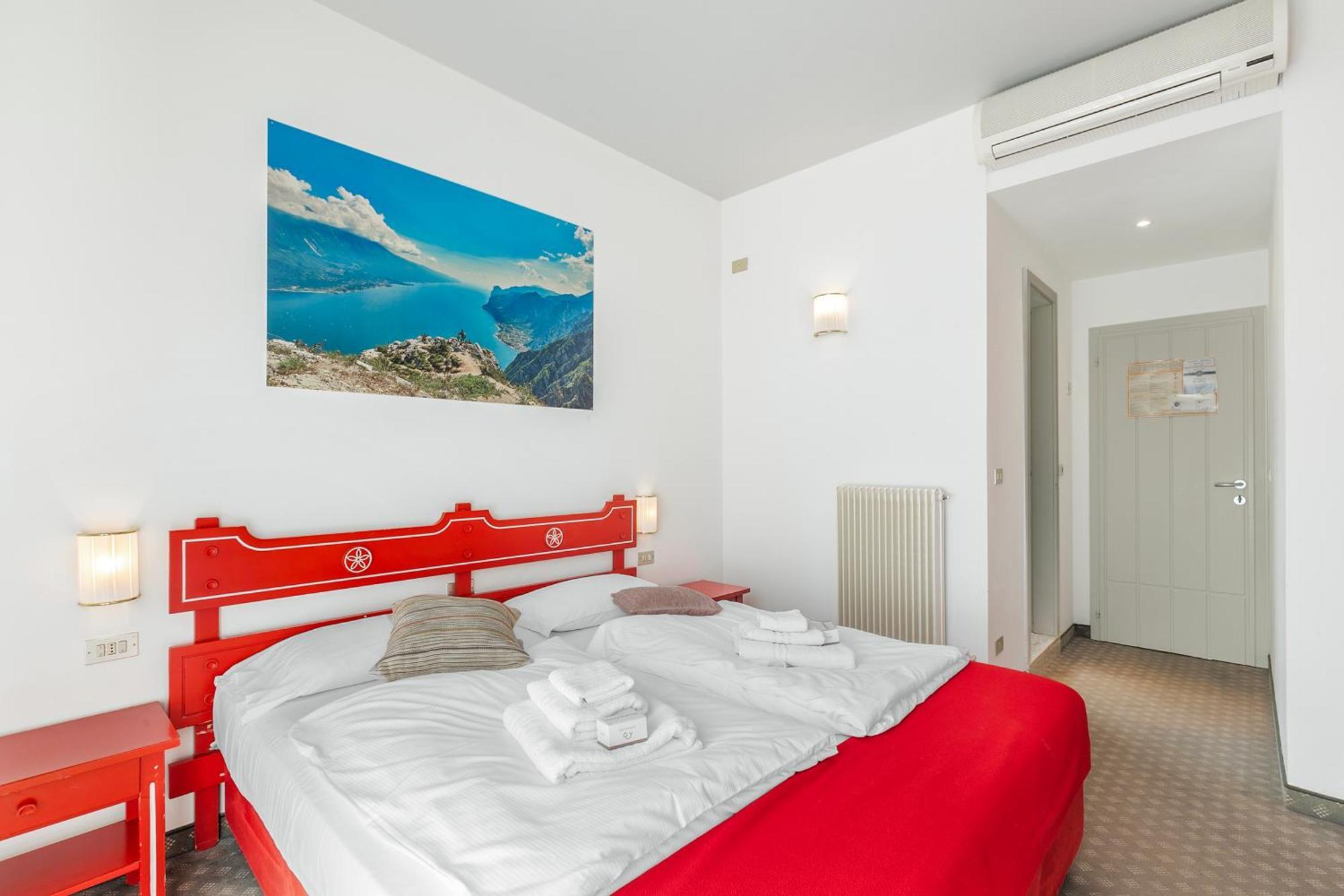 Double Room with Lake View 5