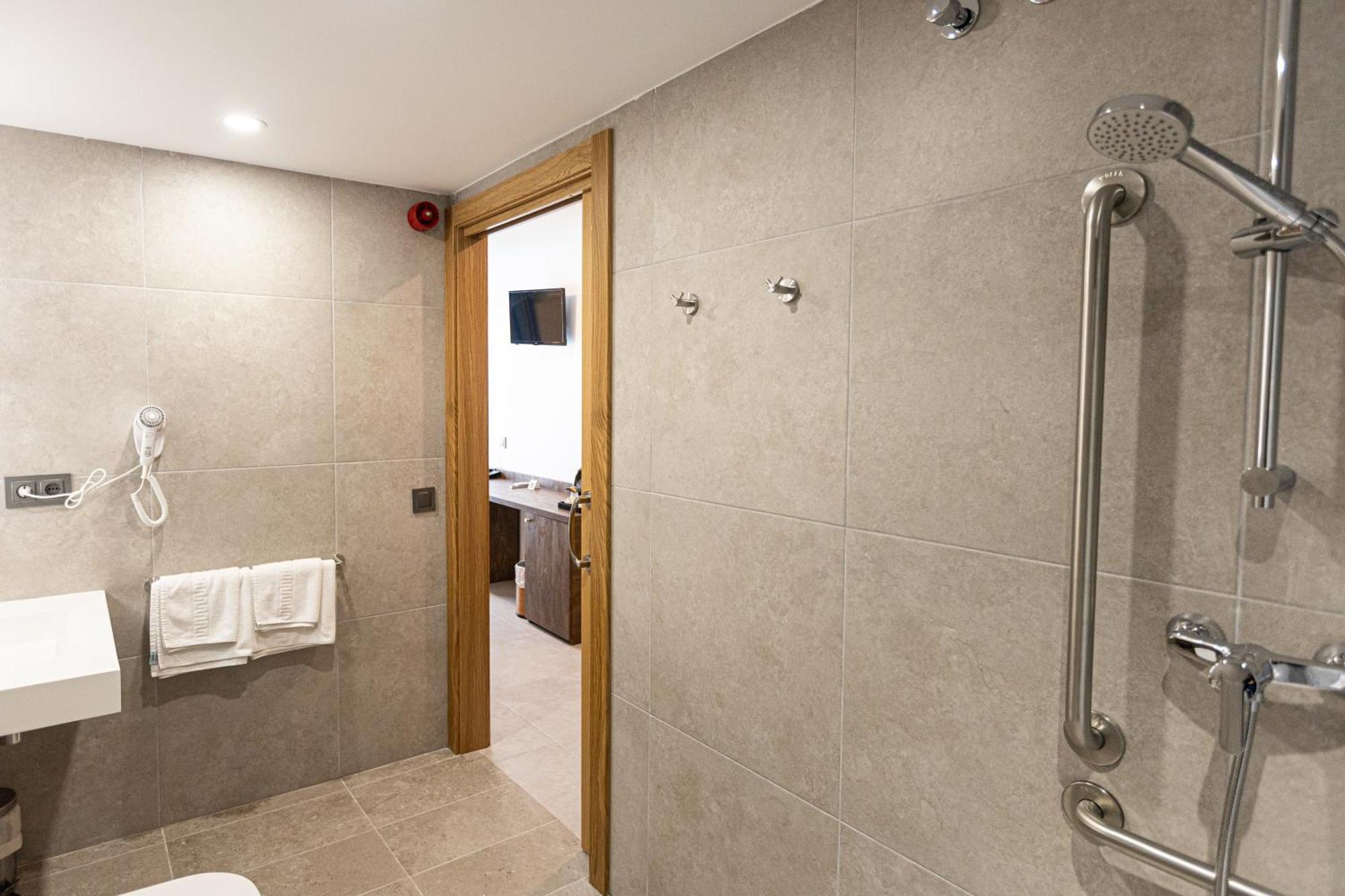 Comfort Interior Room (3 pax.)