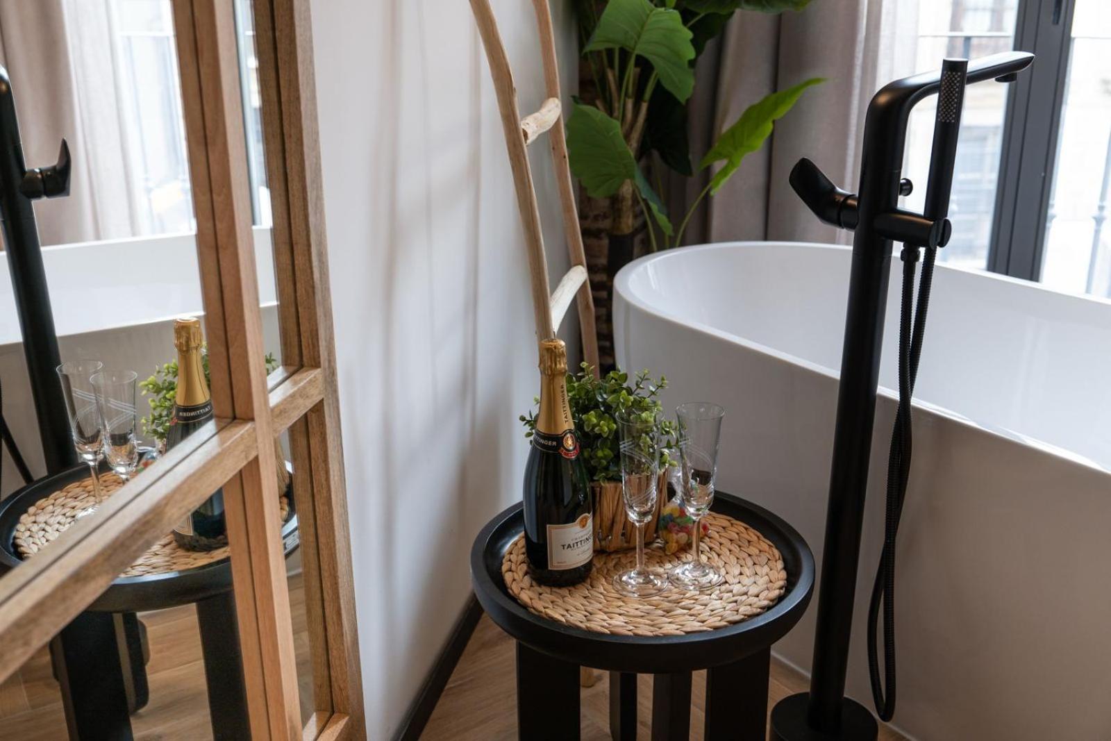 Deluxe Double Room Bath