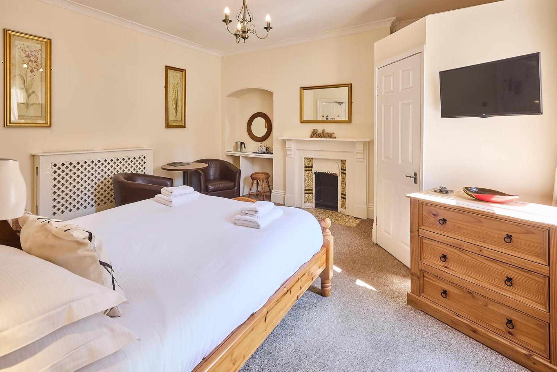 Superior King Room 2