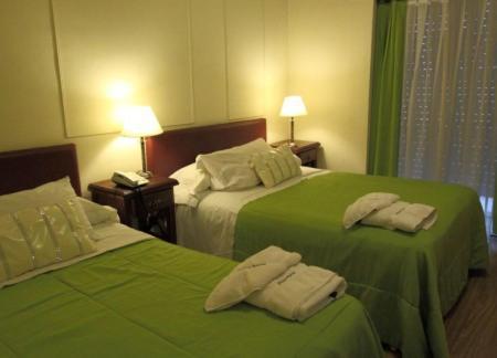 Quarto Duplo Superior com 2 Camas de Casal