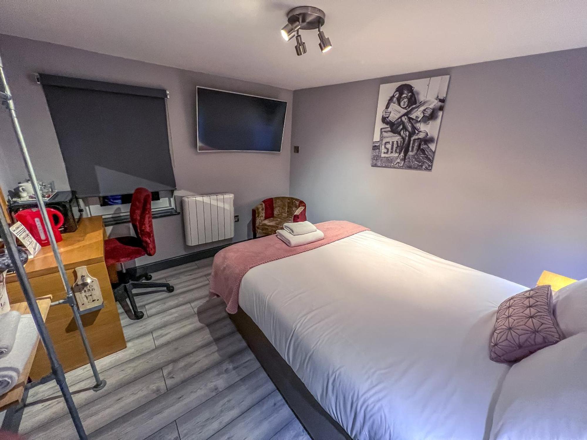 Small Double Room,1668113378:JPEG