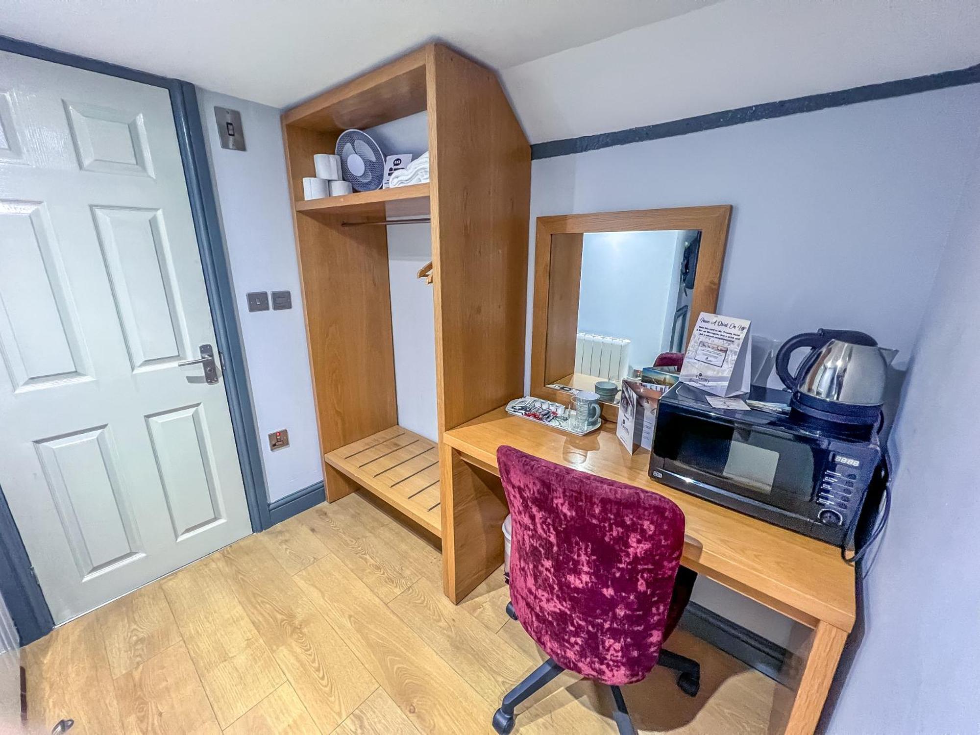 Small Single Room,1668113394:JPEG