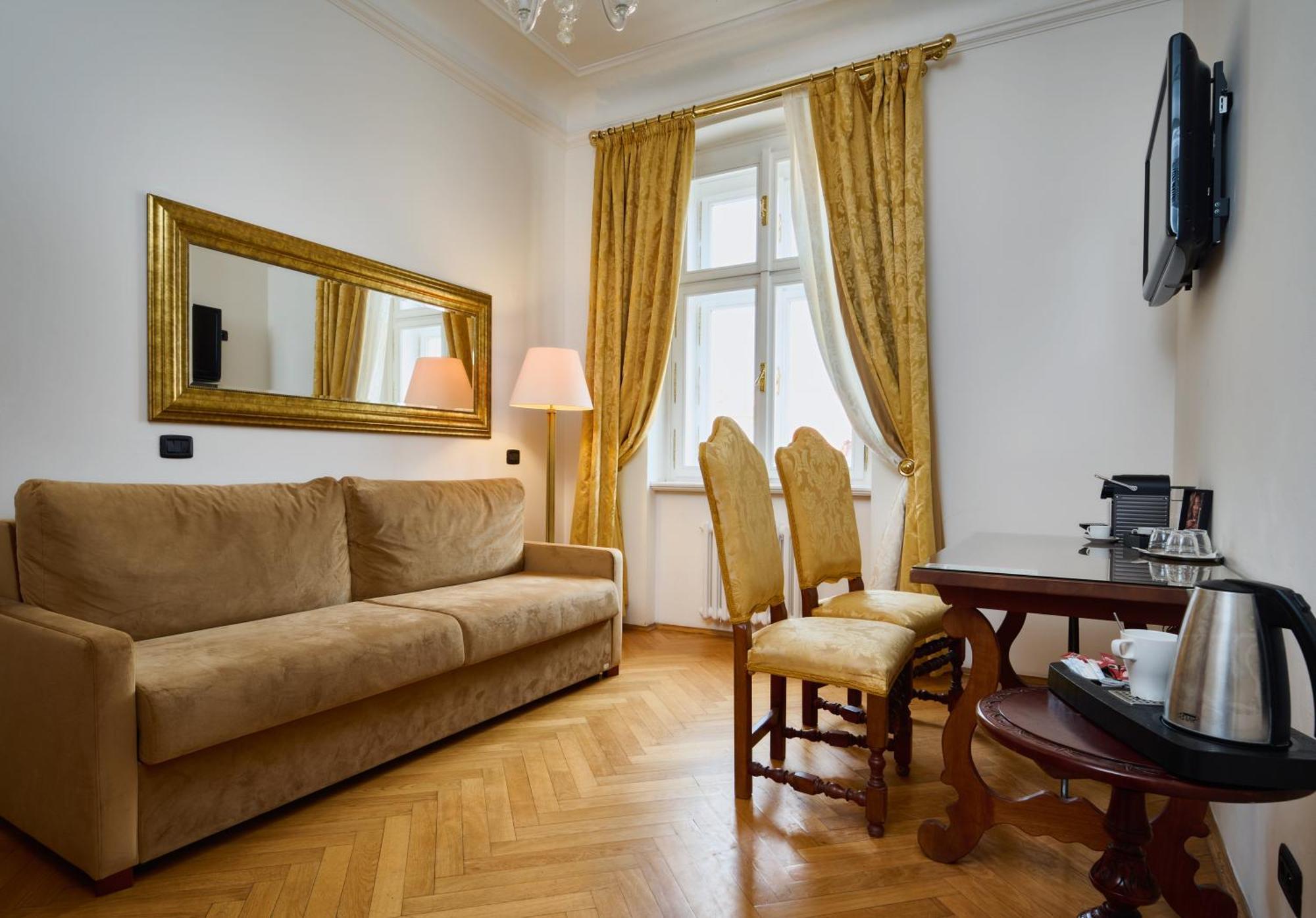 Junior Suite,1672580299:JPEG