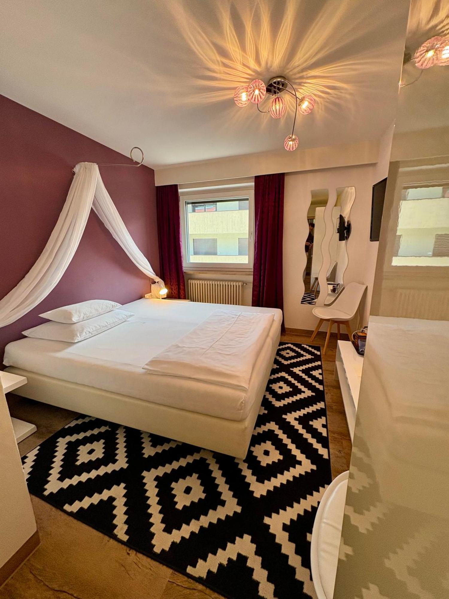 Basic Double Room,1596042302:JPEG