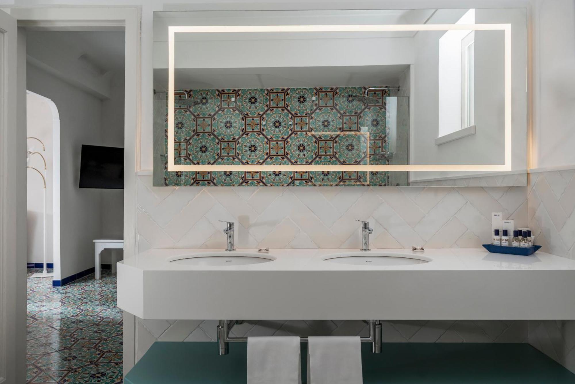 Suite Spa Bath,1678630496:JPEG