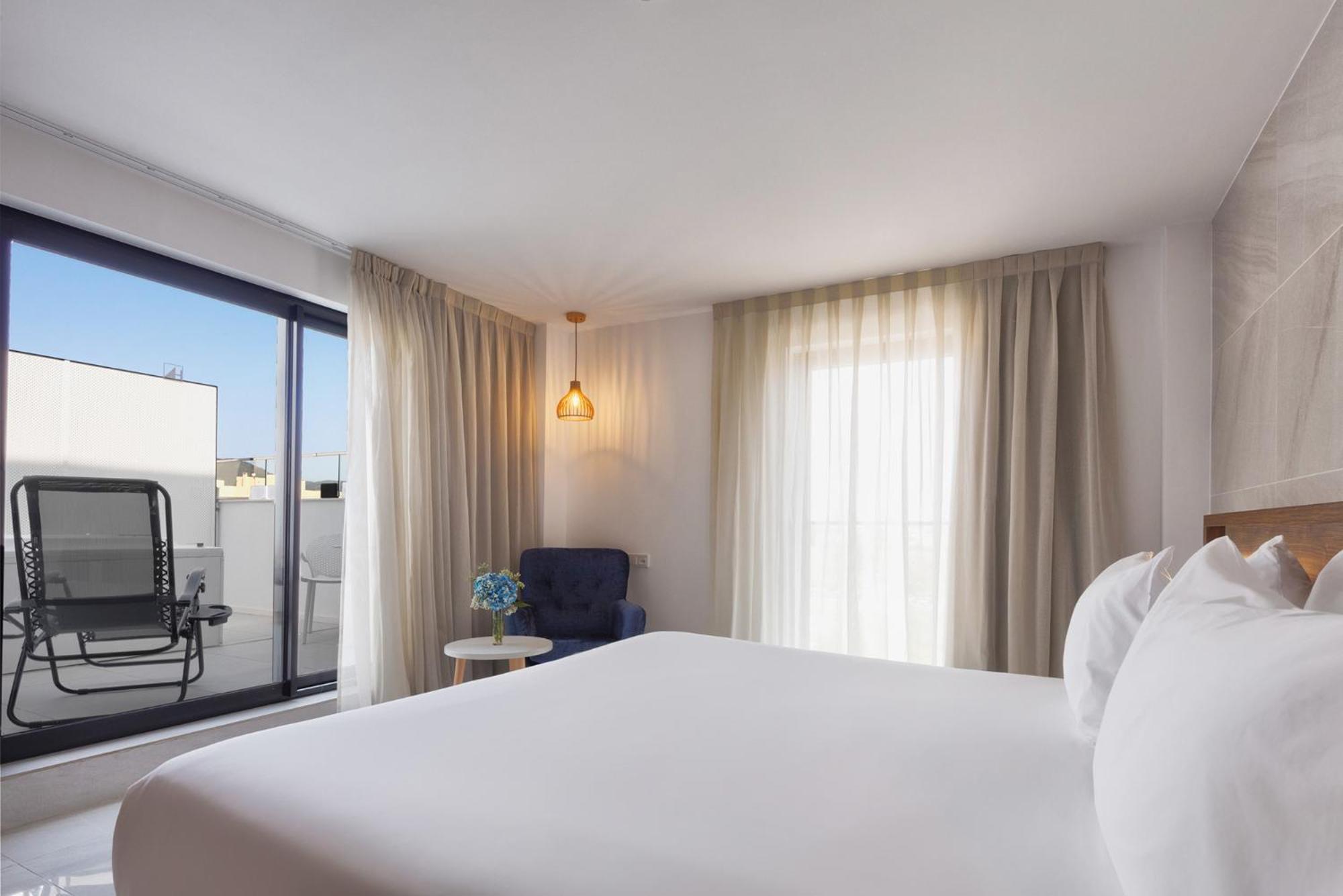 Presidential Suite with Outdoor Jacuzzi