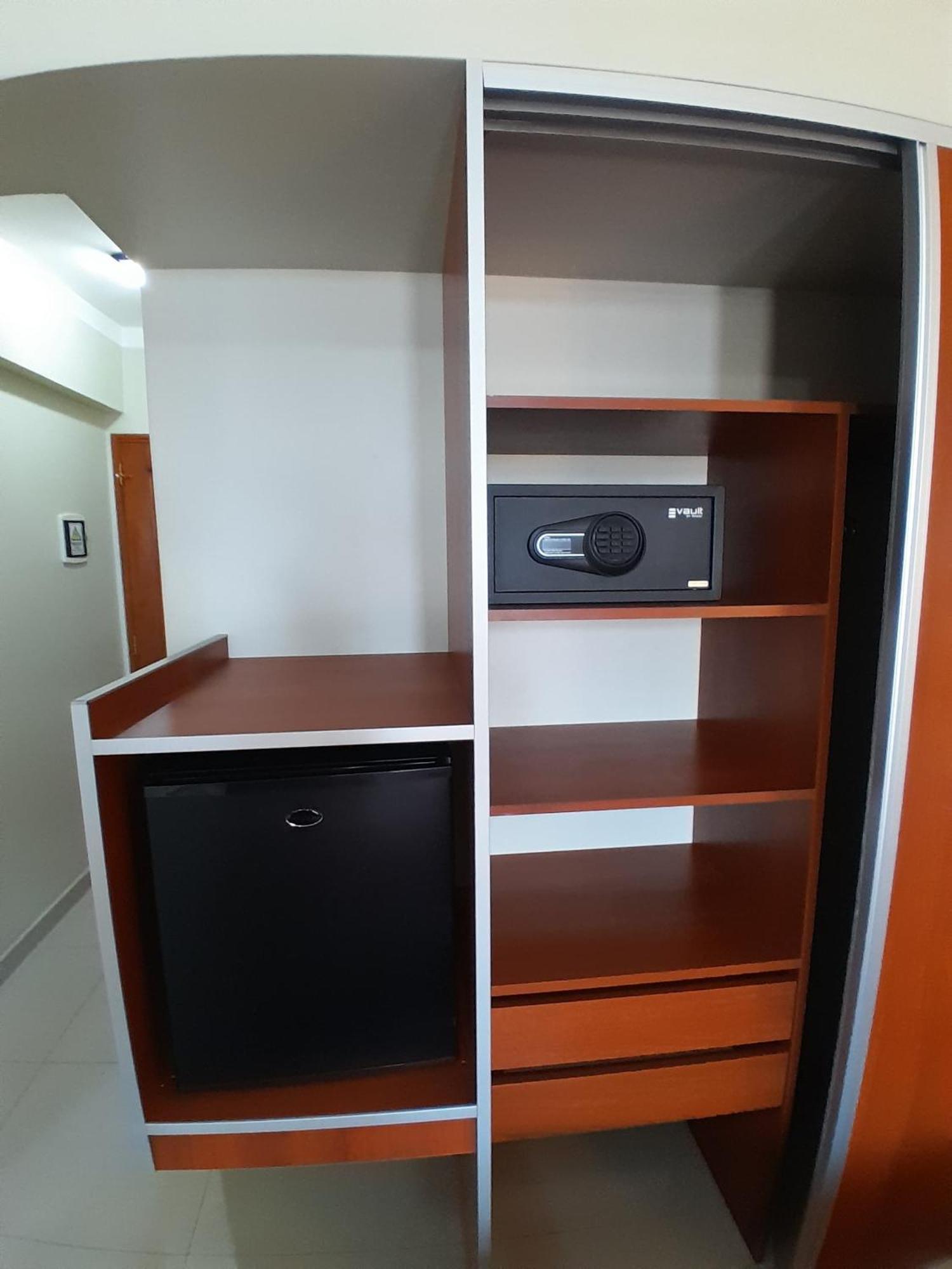 Habitación con cama grande