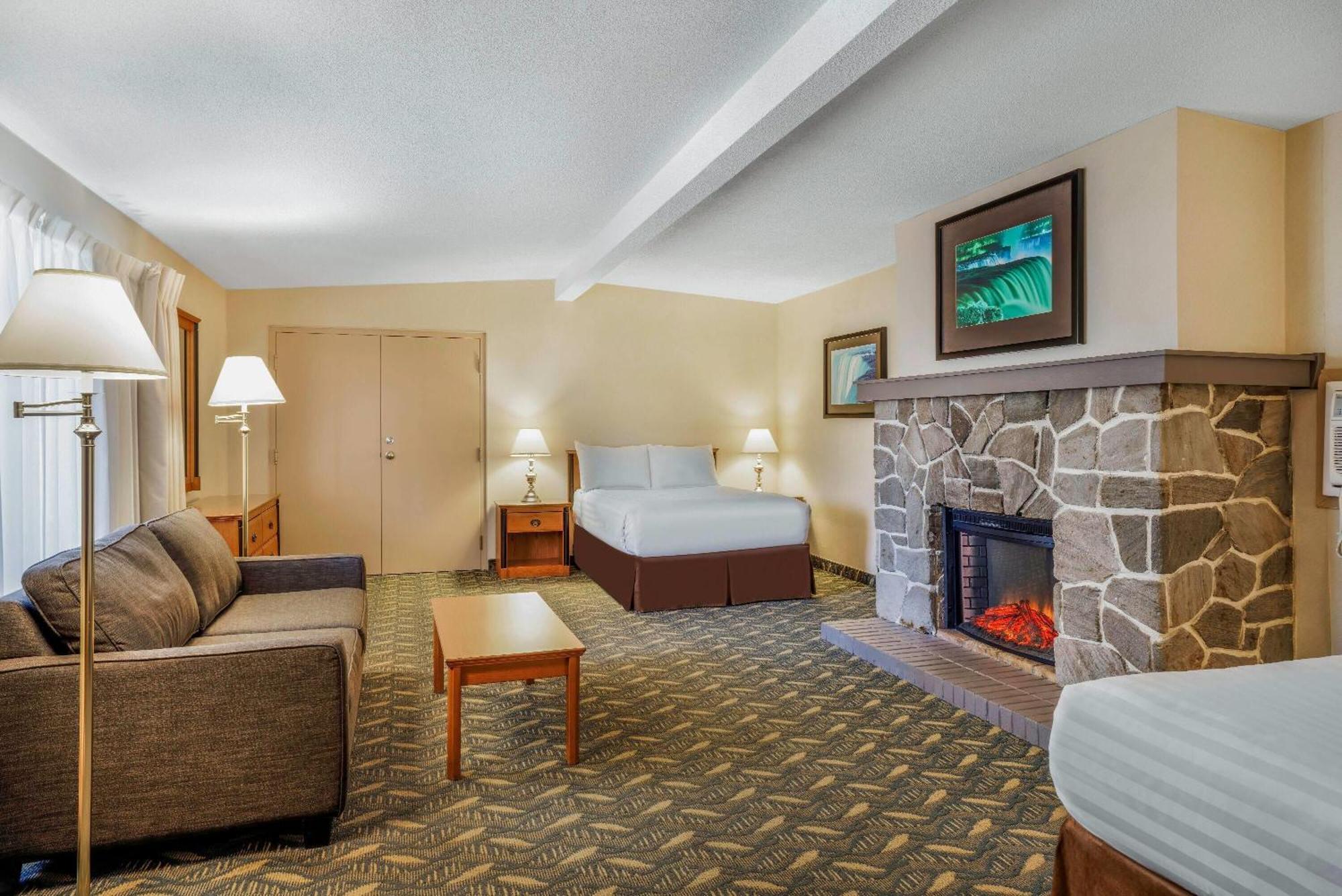 Two-Bedroom Suite Four Double Beds Non-Smoking,1685058946:JPEG