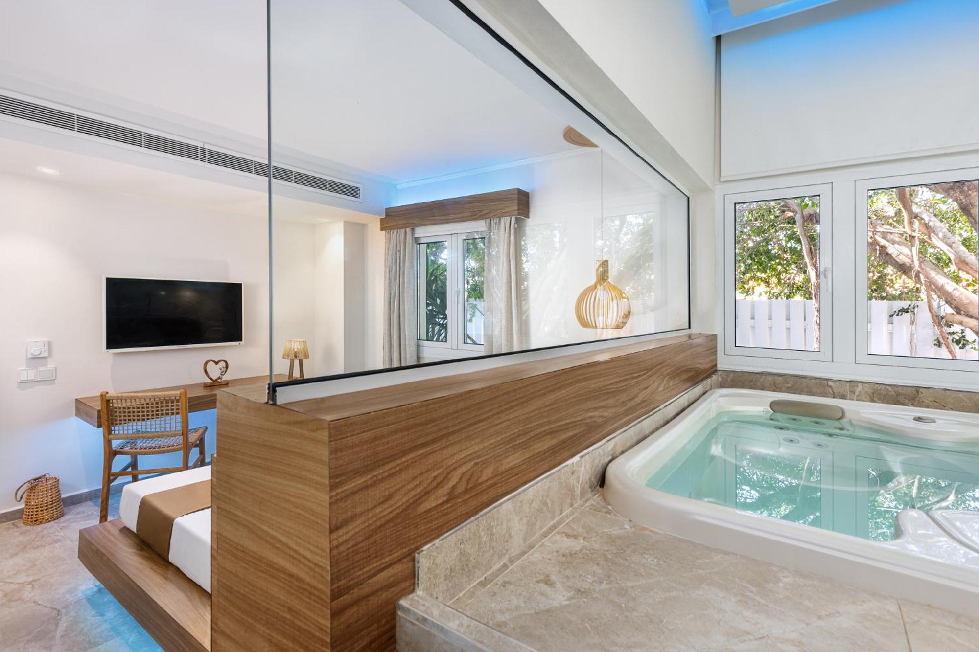 S1JP SPA One Bedroom Suite Jacuzzi Pool View