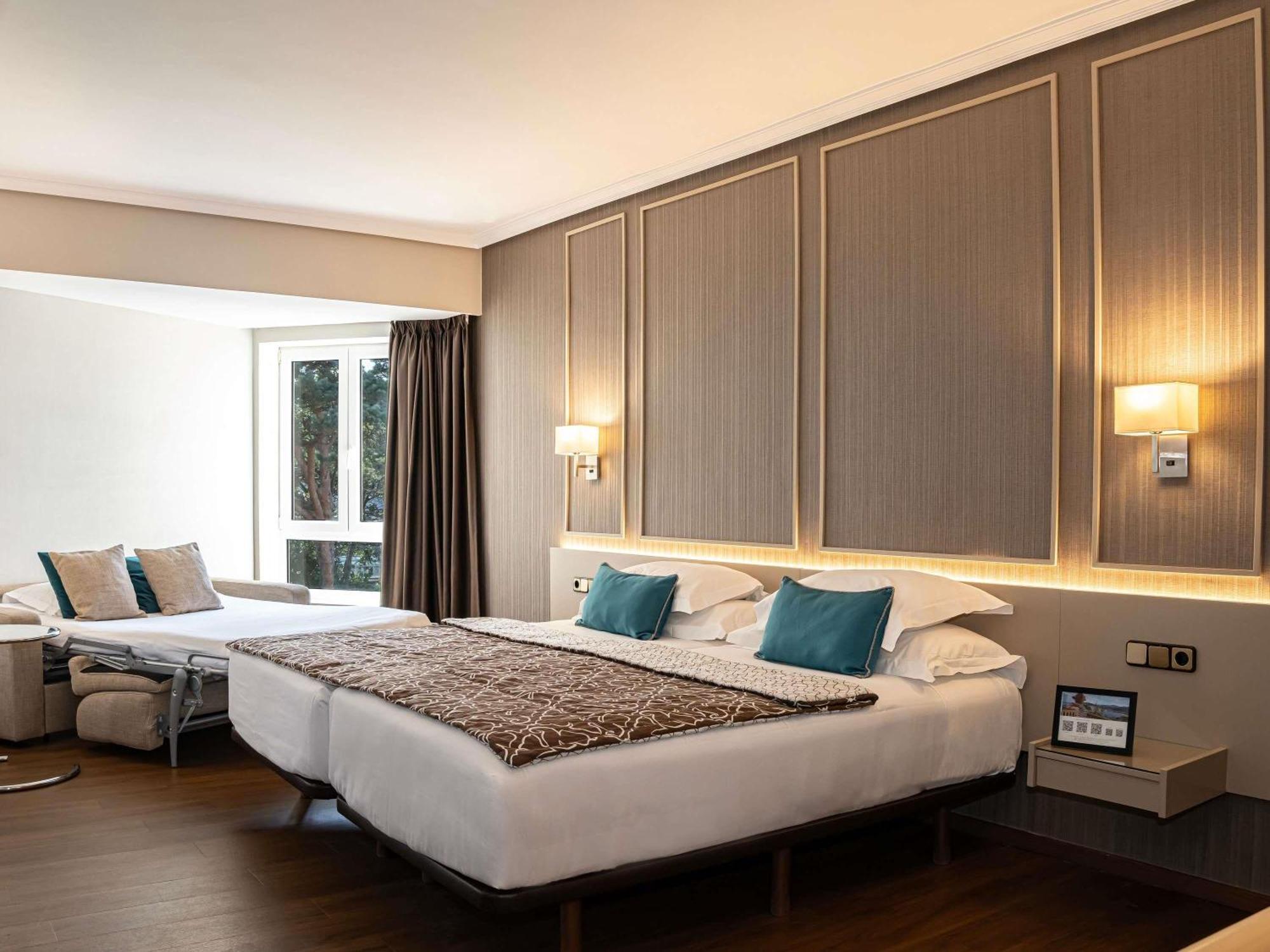 Standard Twin Room with Sofa and mountain view