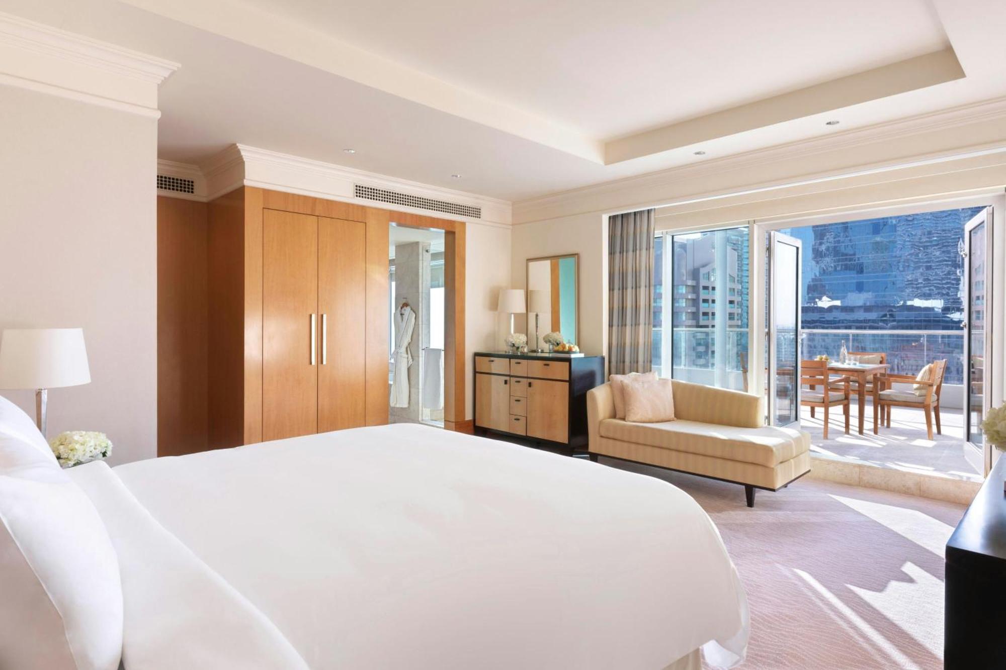 Club Room Lounge Access One King or Two Double beds Non Smoking