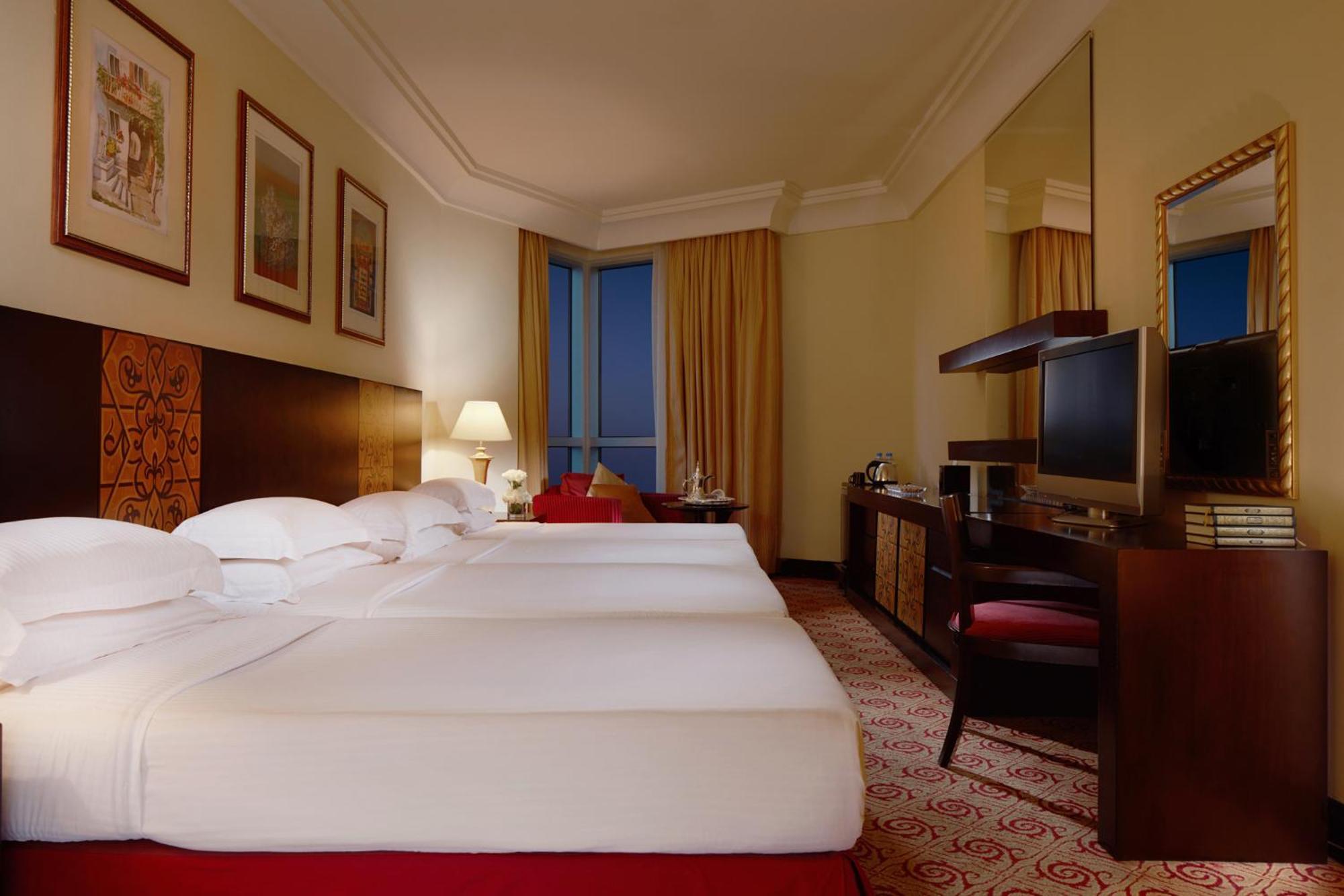 Classic Vierbettzimmer mit 4 Einzelbetten und Stadtblick