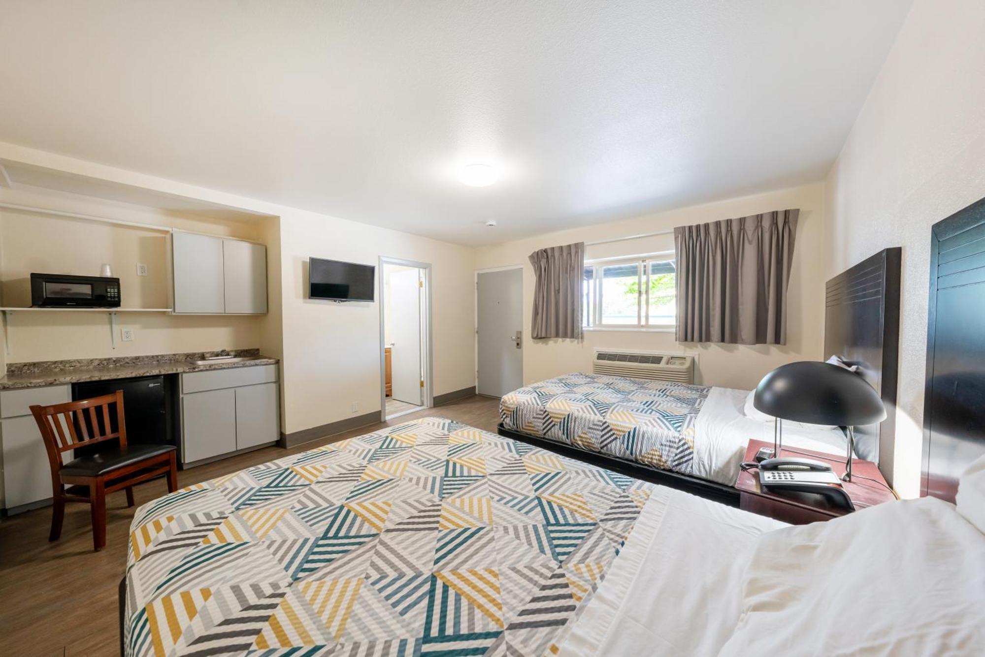 2 Double Beds Non-Smoking Studio