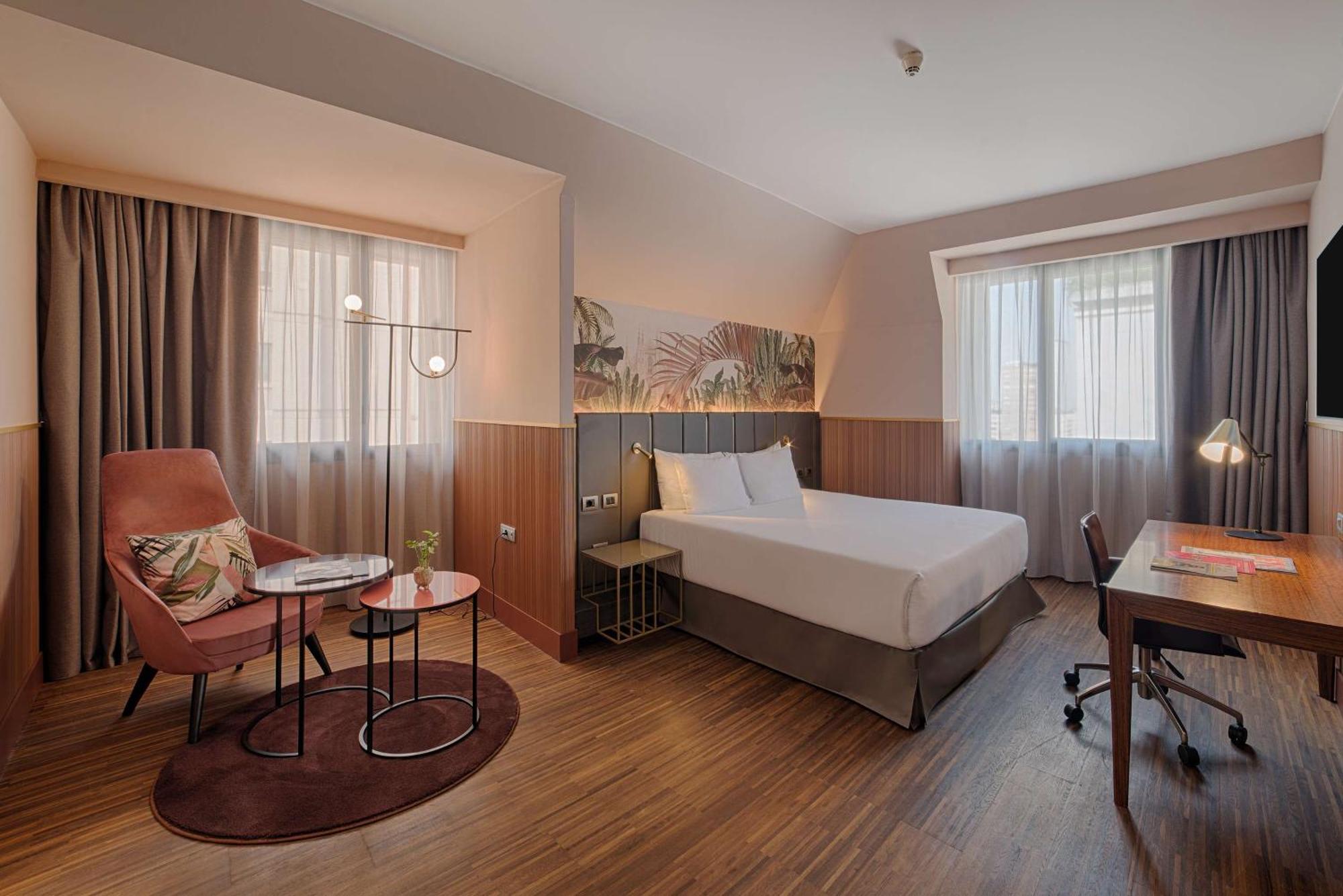 Junior Suite VIP Floor Extra Bed,1716987480:JPEG