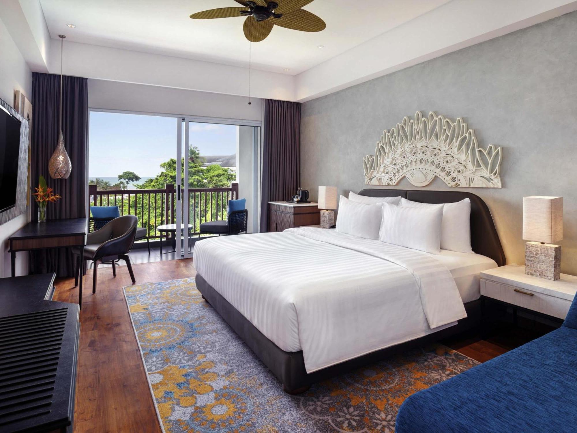 Deluxe Zimmer mit Kingsize-Bett und Gartenblick