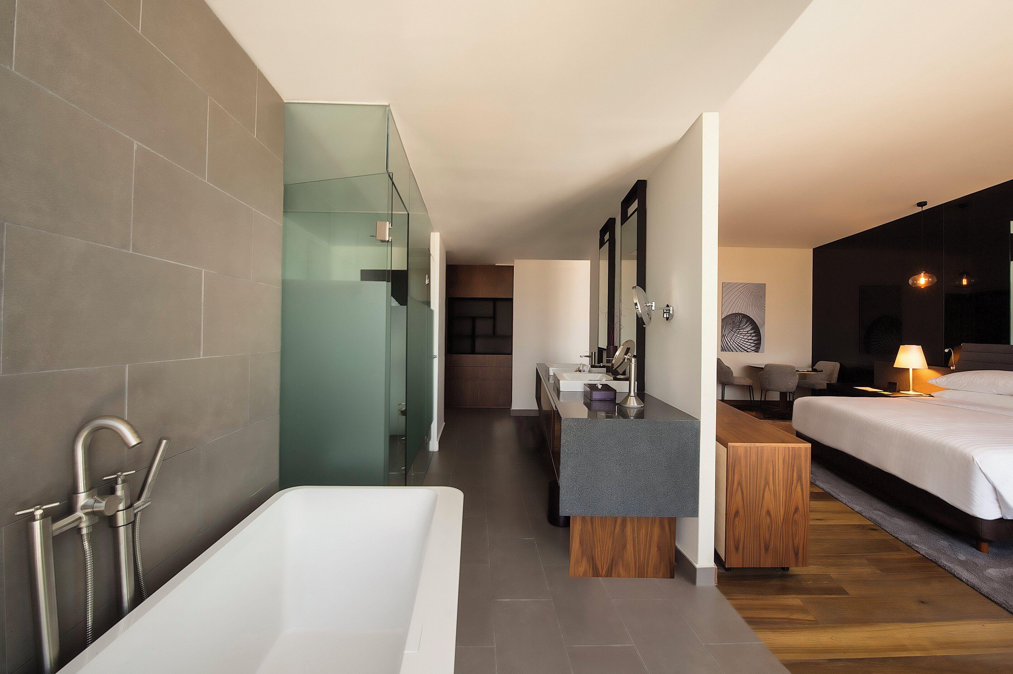 Junior Suite 1 King