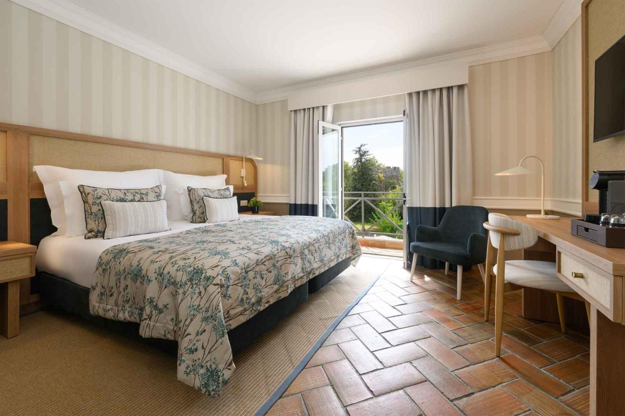 Quarto Superior com Cama de Casal ou 2 de Solteiro e Vista do Jardim