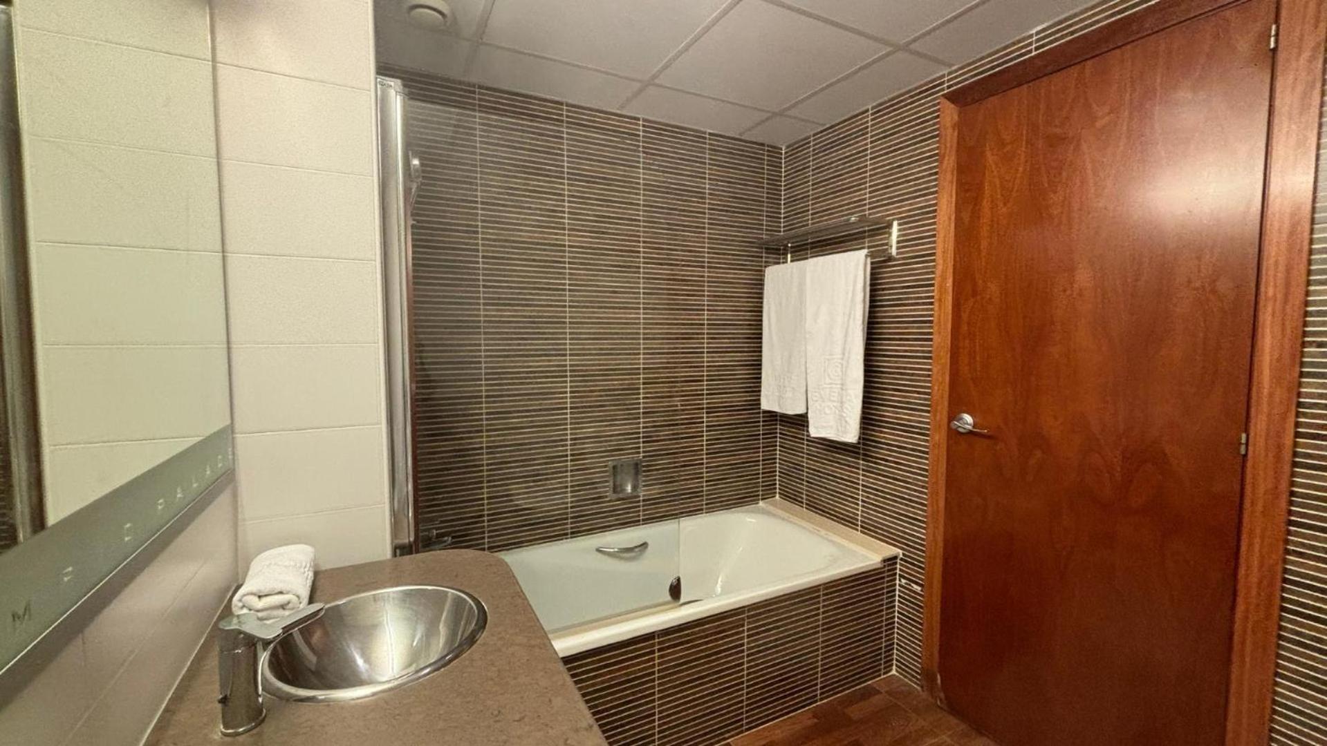 Double or Twin Room Lounge