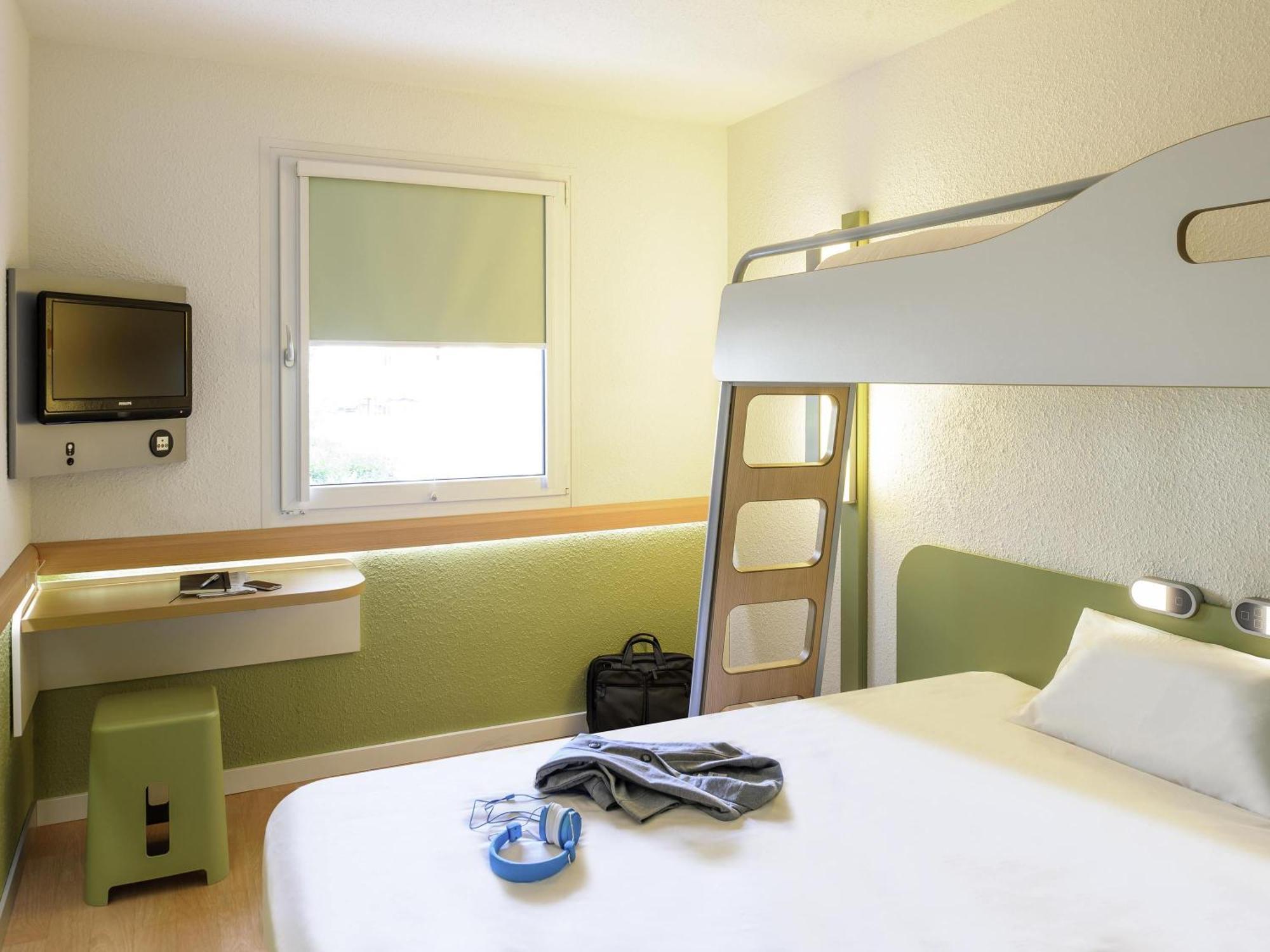 Triple Room One Double Bed One Bunk Bed
