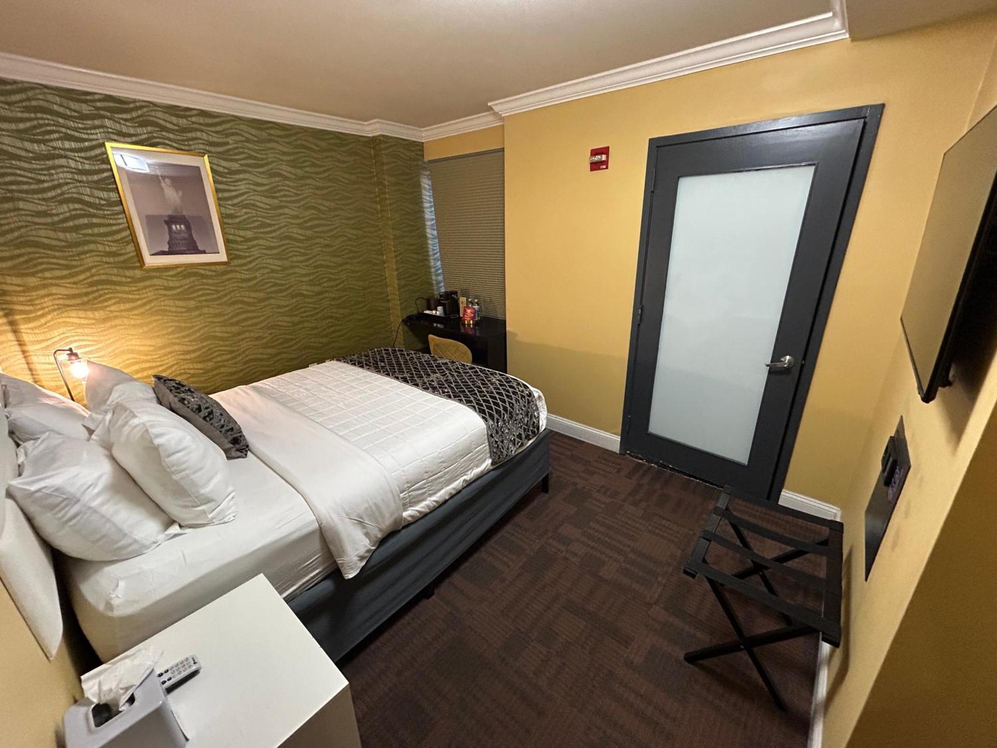 Queen Room - Disability Access