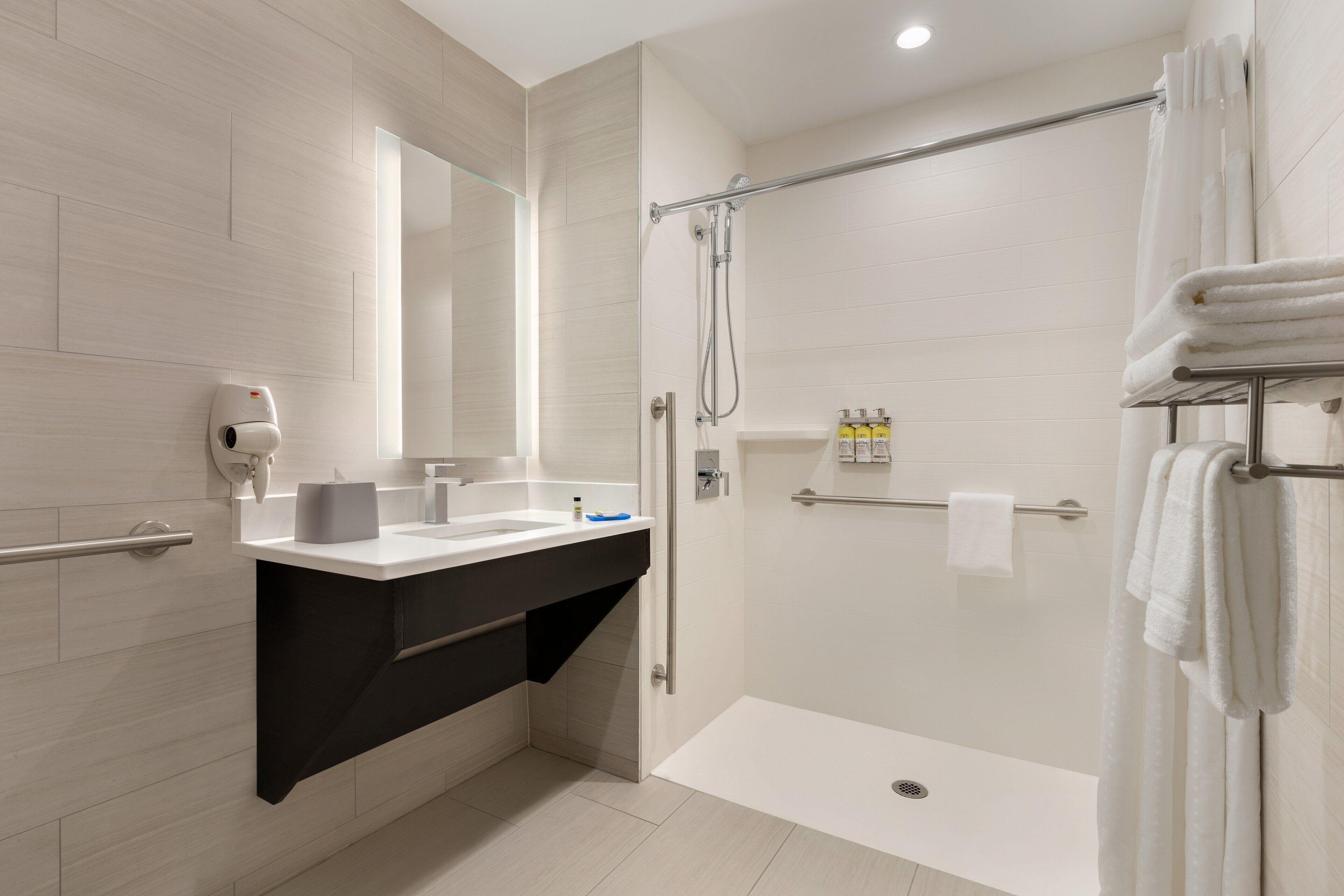 King Room Mobility Access Tub Non-Smoking