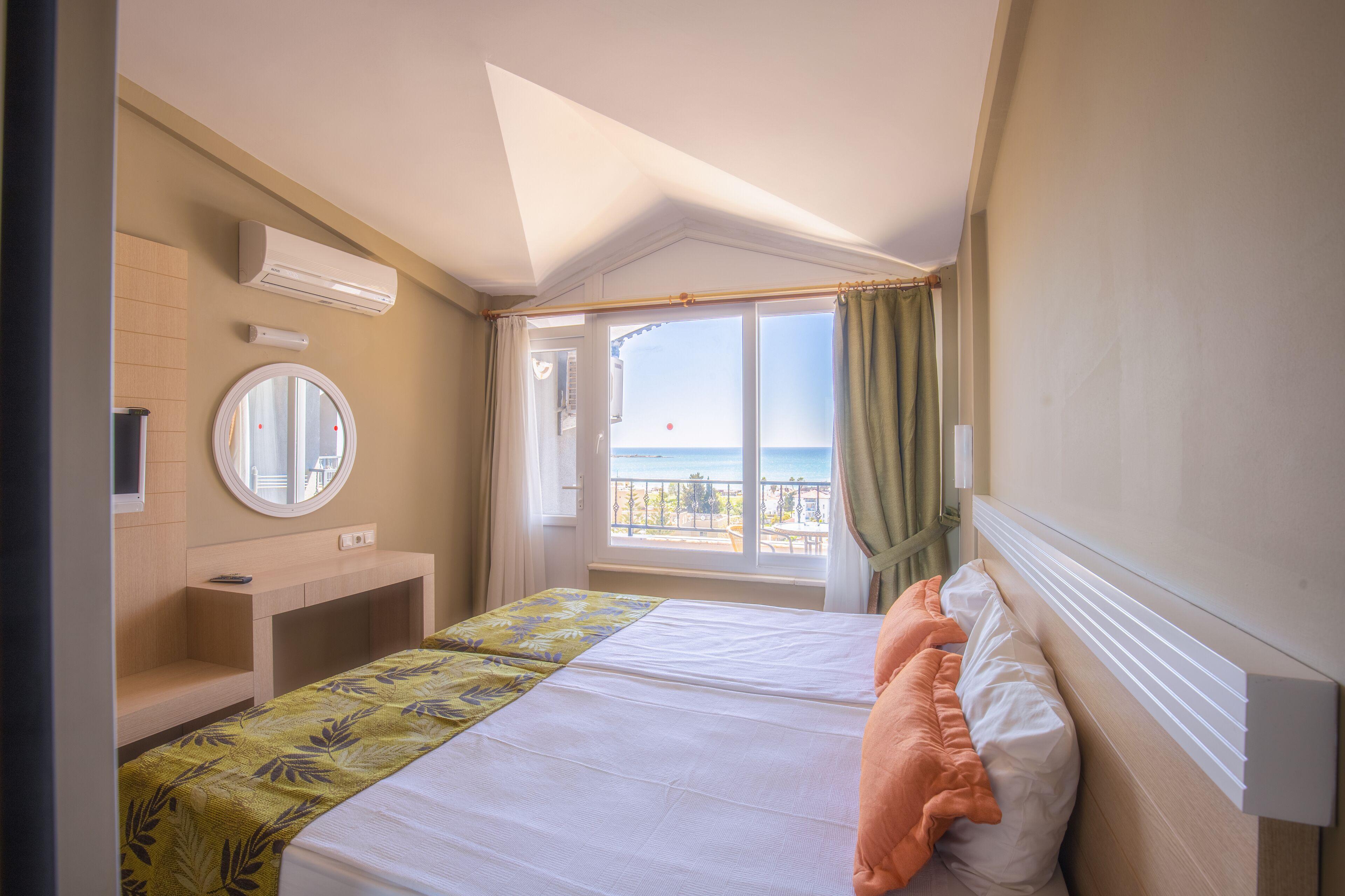 Tweepersoonskamer met Balkon en Uitzicht op Zee