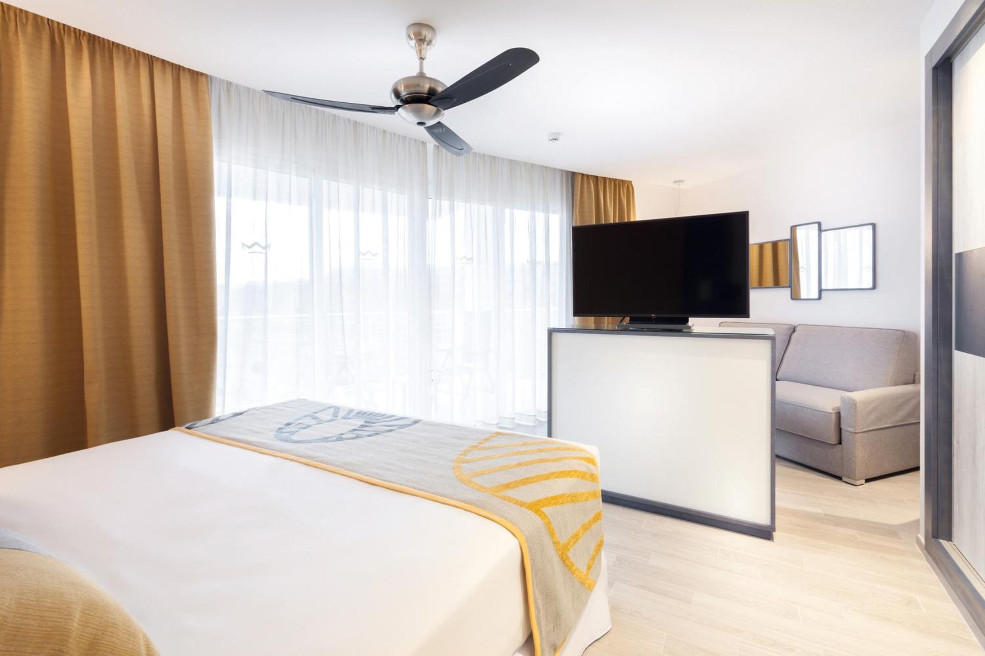 Junior Suite met Groot Balkon en Uitzicht op Zee