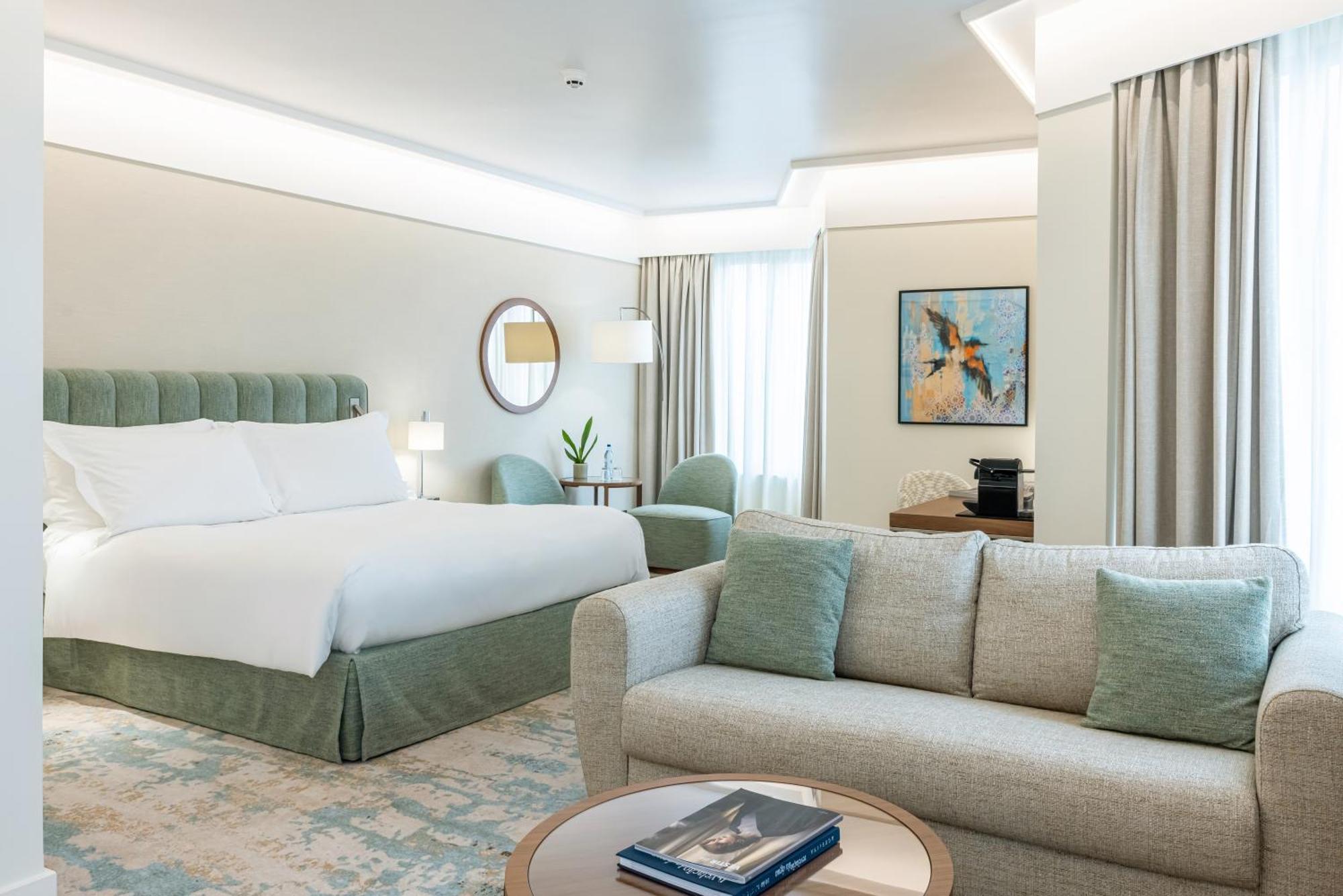 Junior Queen Suite Corner Room High Floor,1746814717:JPEG