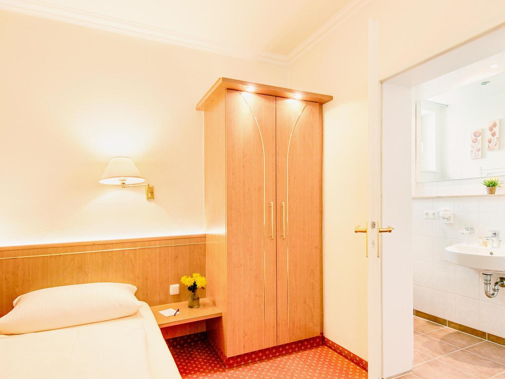 Single Room,1742583124:JPEG