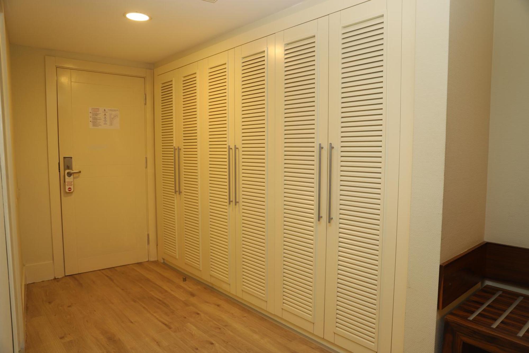 Suite Familiar con vistas al interior