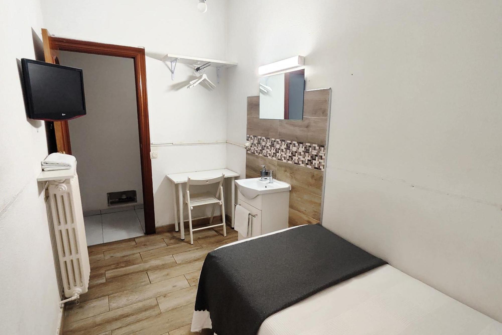 Camera Singola con Bagno in Comune