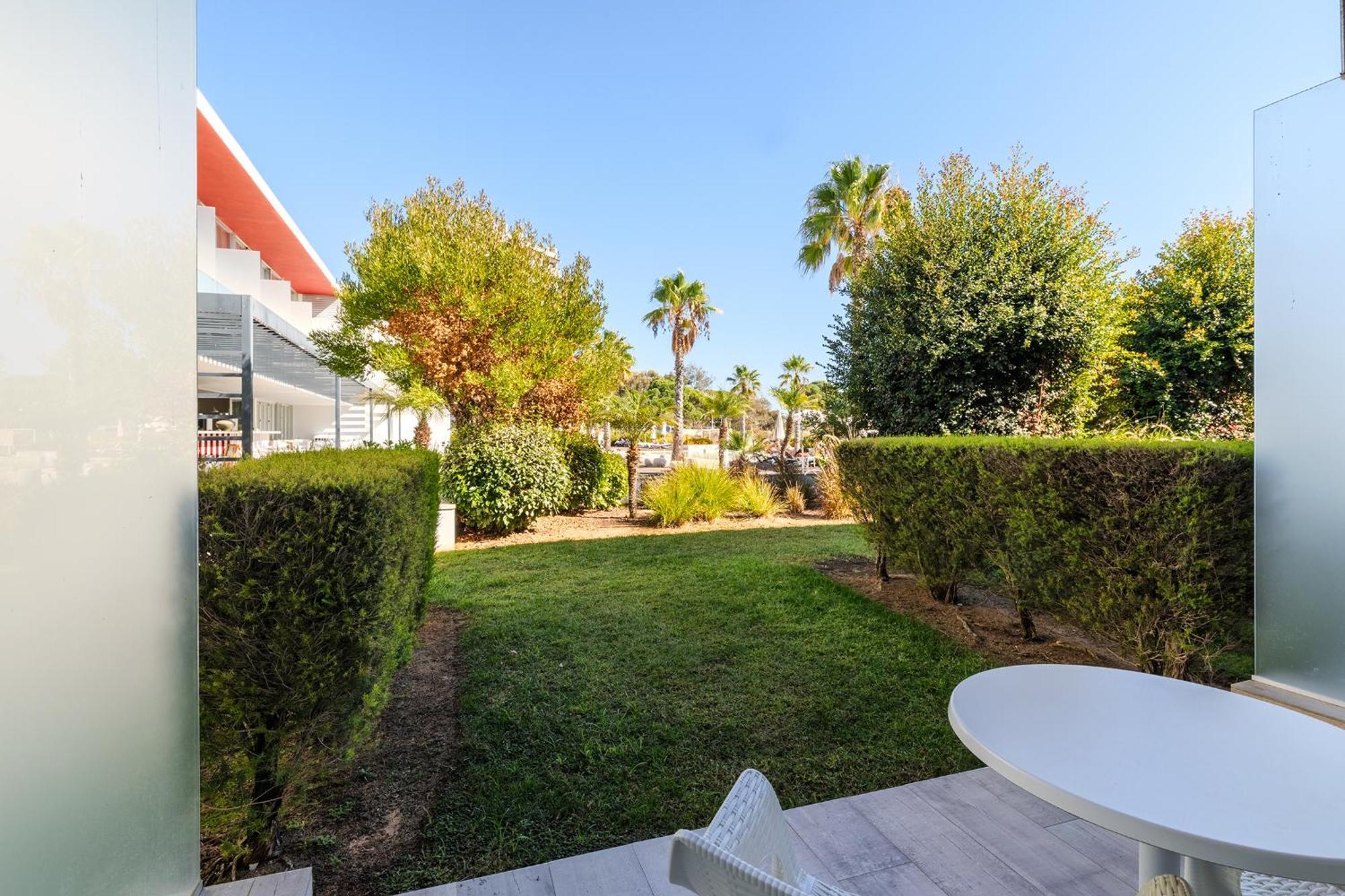 Chambre Double ou Lits Jumeaux Deluxe - Vue sur Piscine