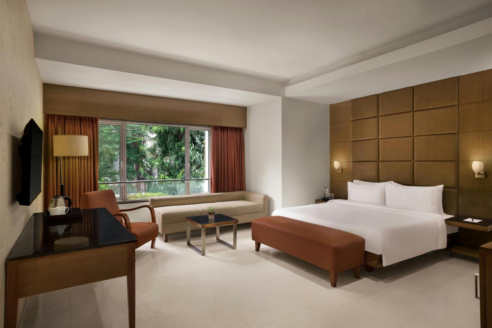 Fern Classic King Suite City View