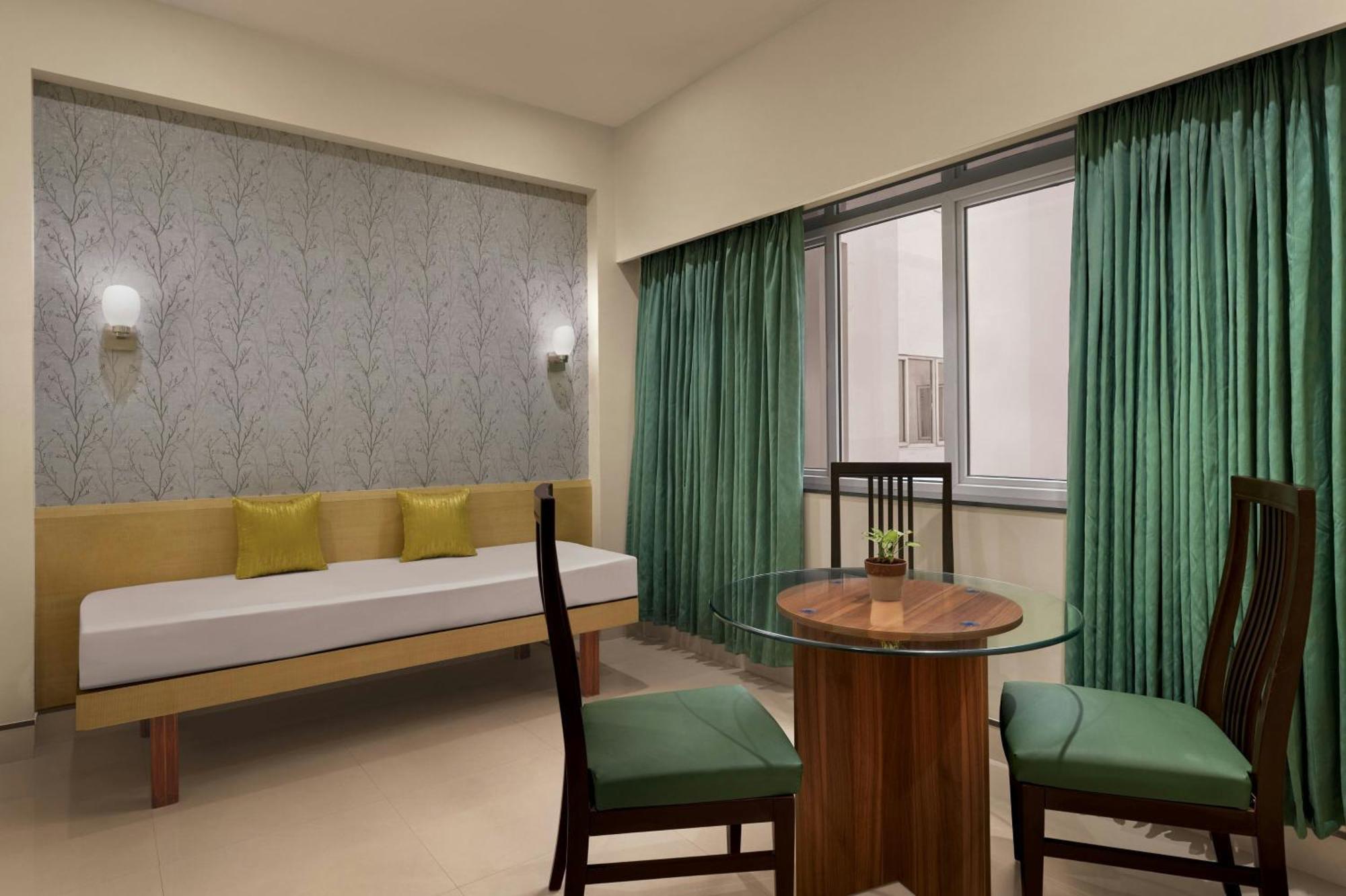 Hazel King Suite City View
