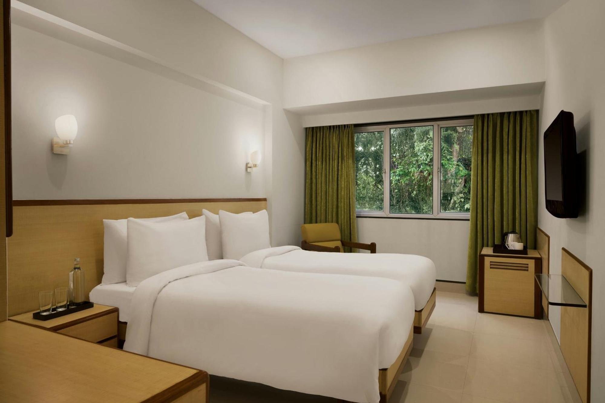 Winter Green Twin Room City View