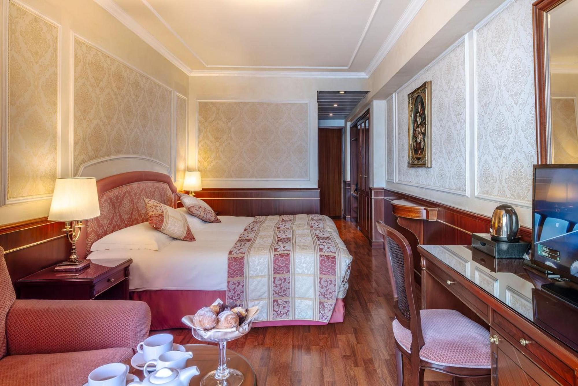 Deluxe Double or Twin Room Pool or Lake Side