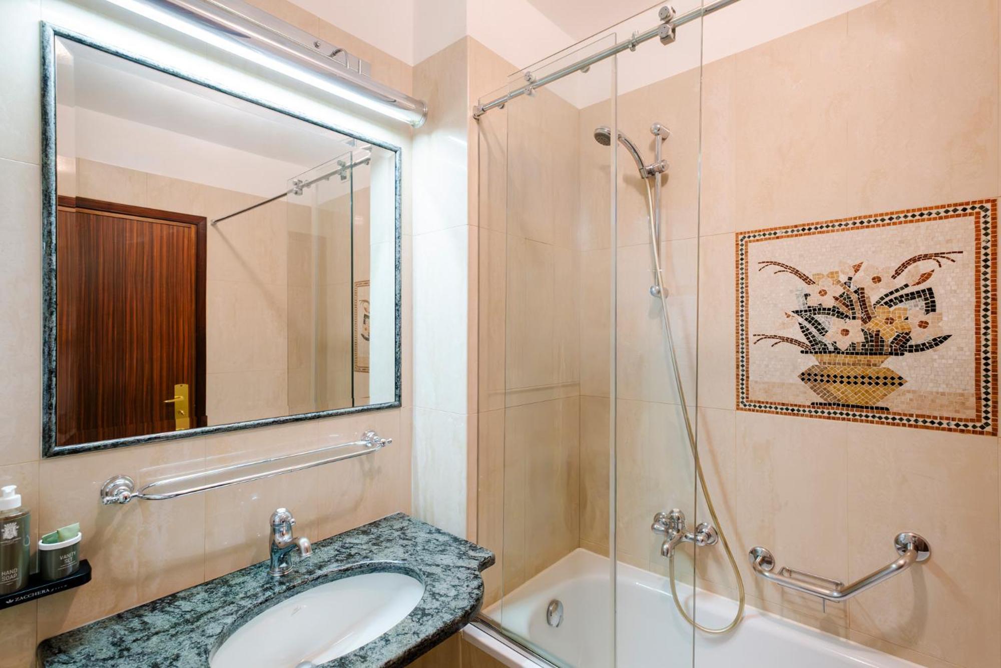 Deluxe Double or Twin Room Pool or Lake Side