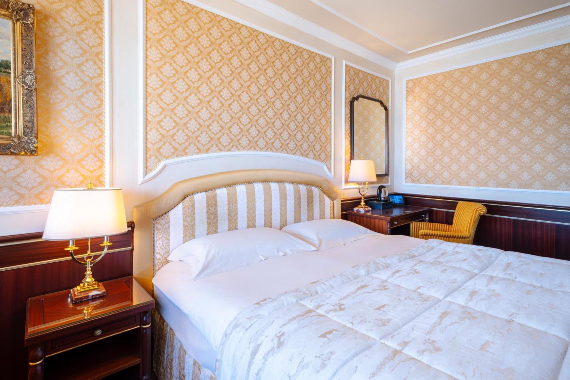 Deluxe Double or Twin Room Pool or Lake Side