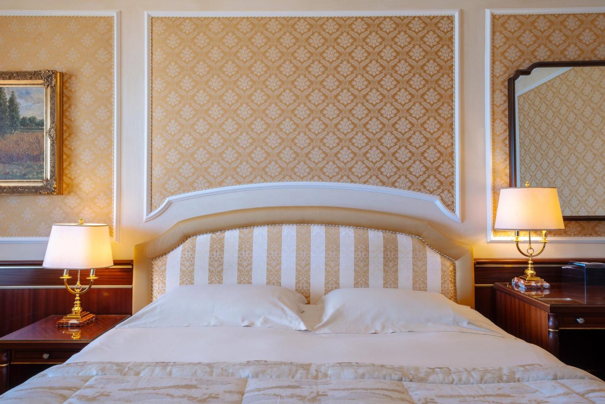 Deluxe Double or Twin Room Pool or Lake Side