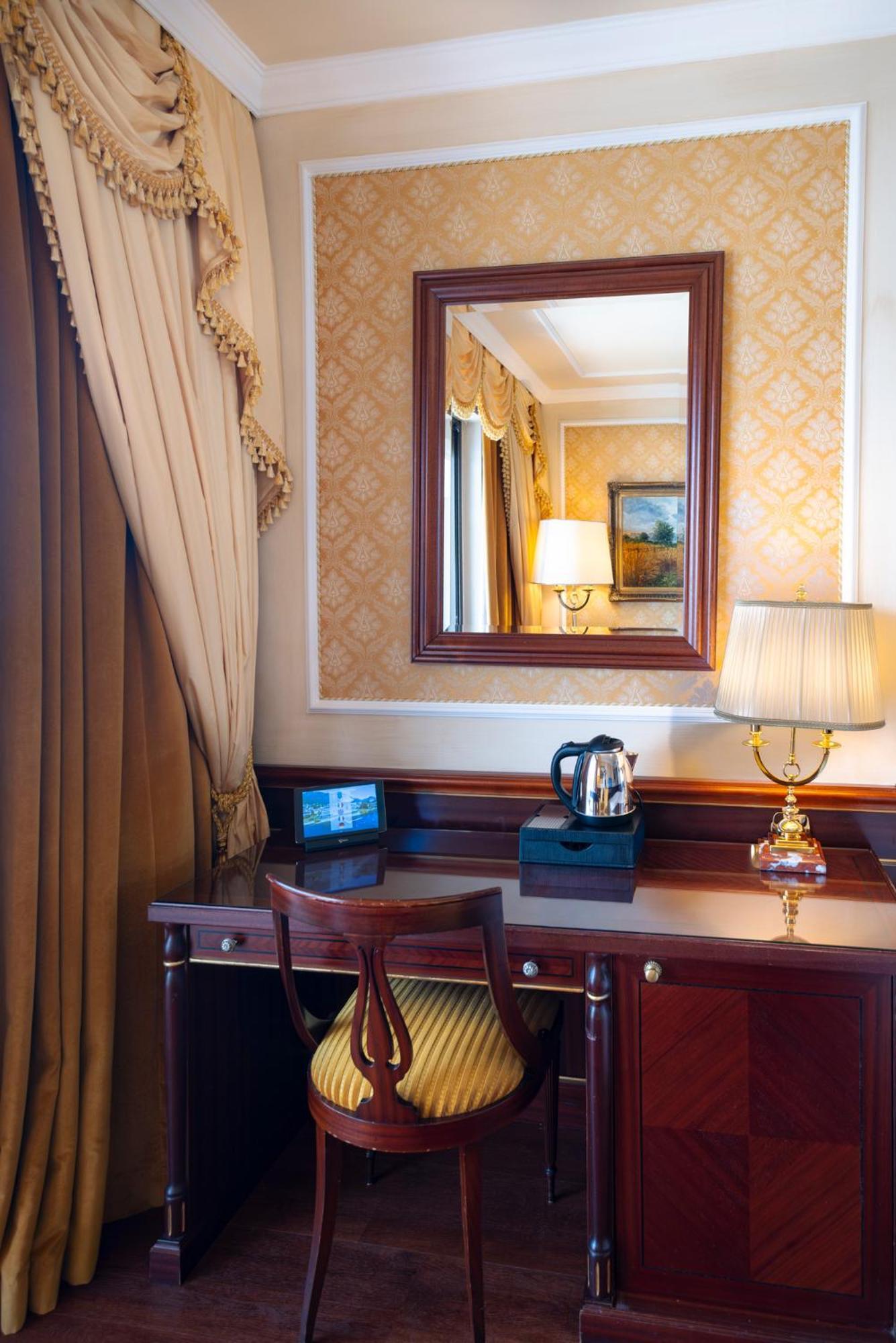 Deluxe Double or Twin Room Pool or Lake Side