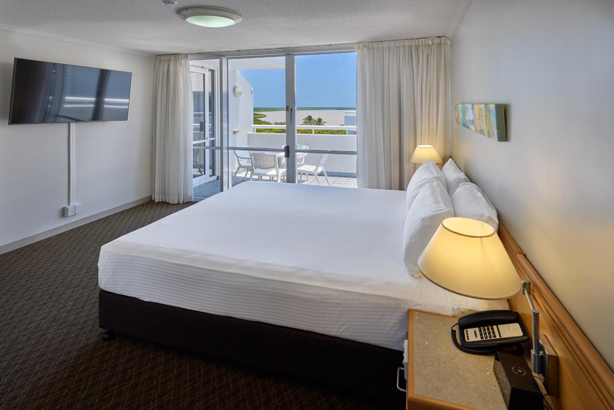 One-Bedroom King Suite Sofa Bed Sea View,1746835910:JPEG