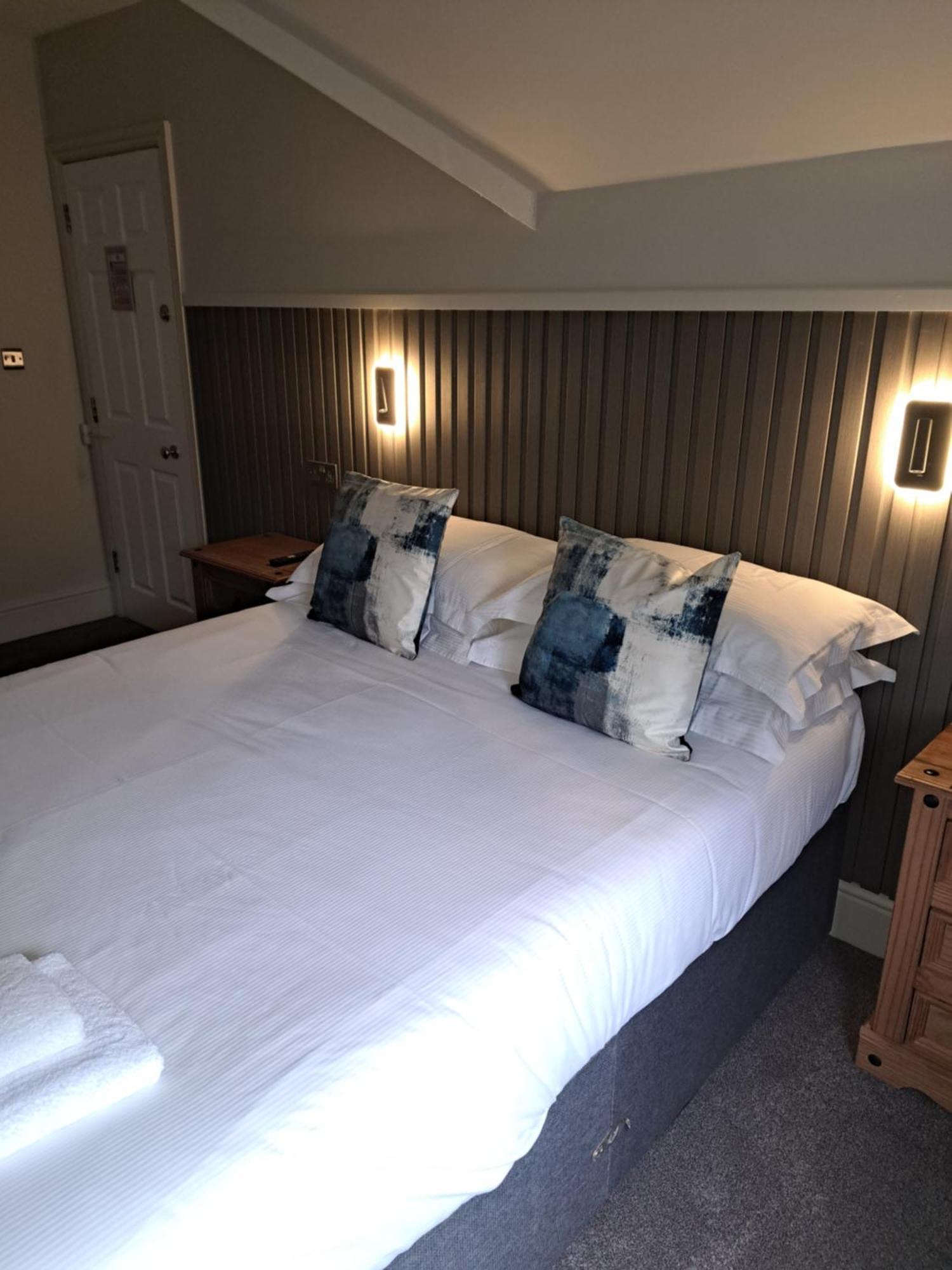 Superior King Room Room 7,1746990060:JPEG