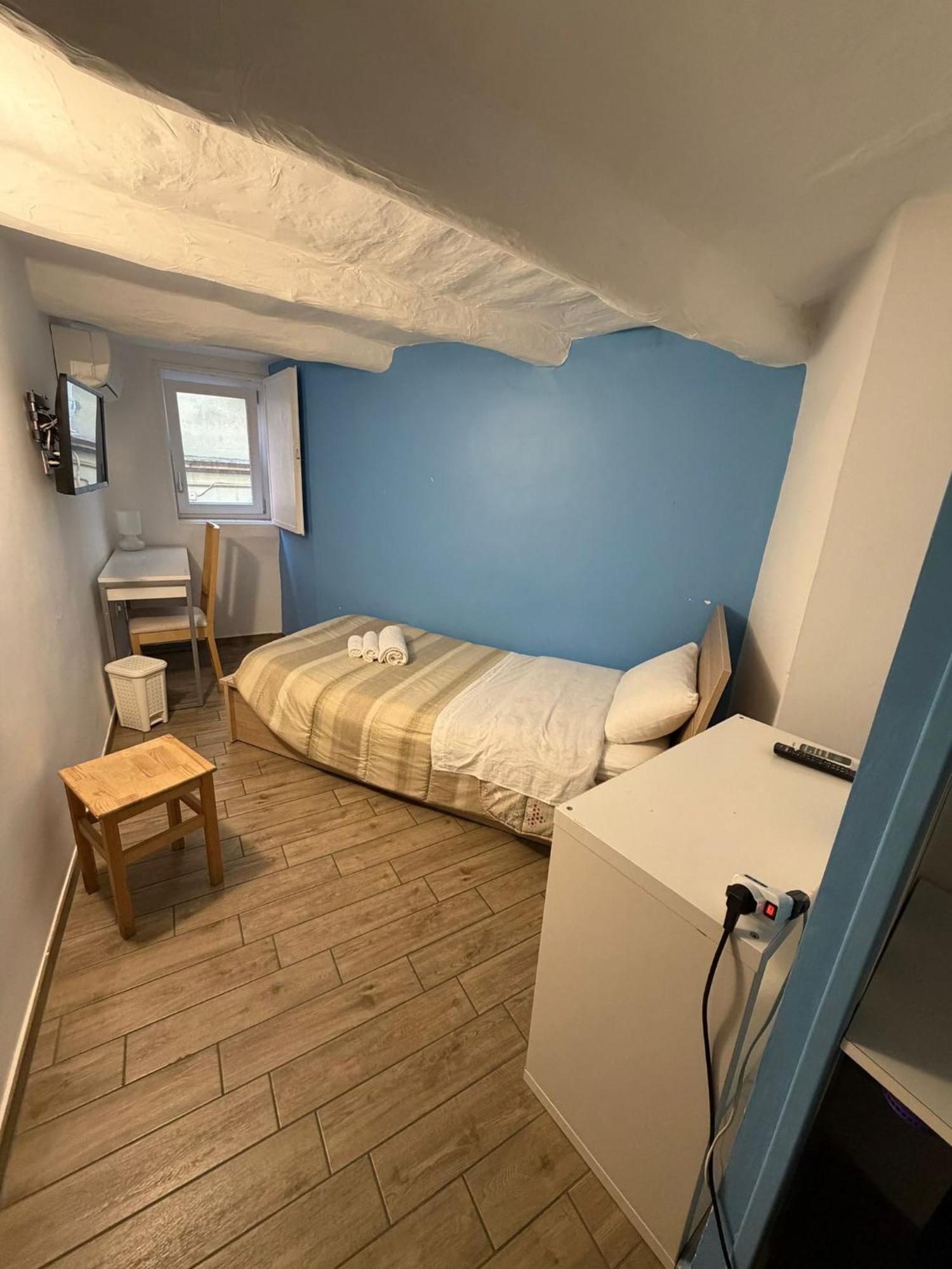 Single Room Private External Bathroom