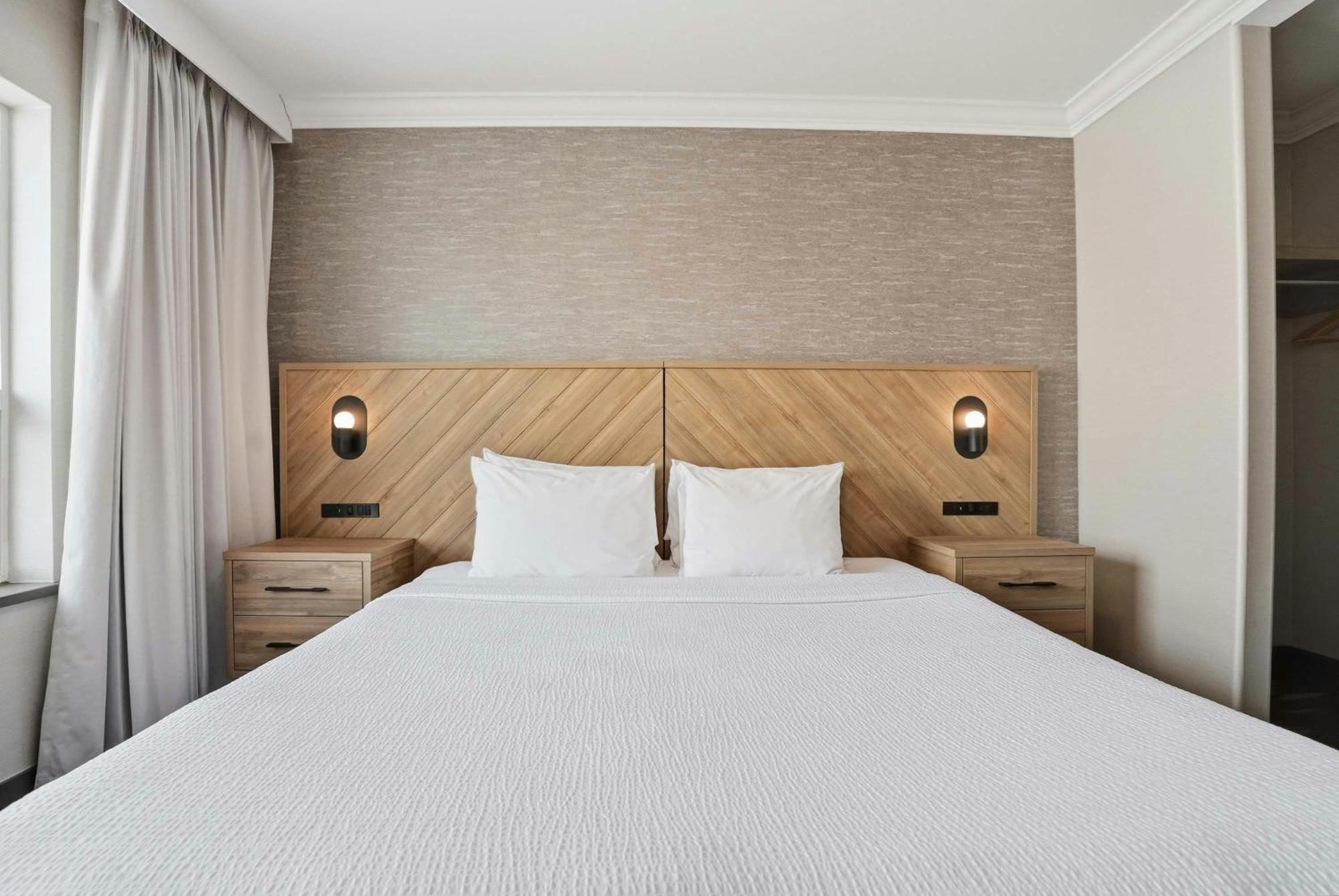 Grand Suite 1 King Bed Sofa Bed Kitchenette